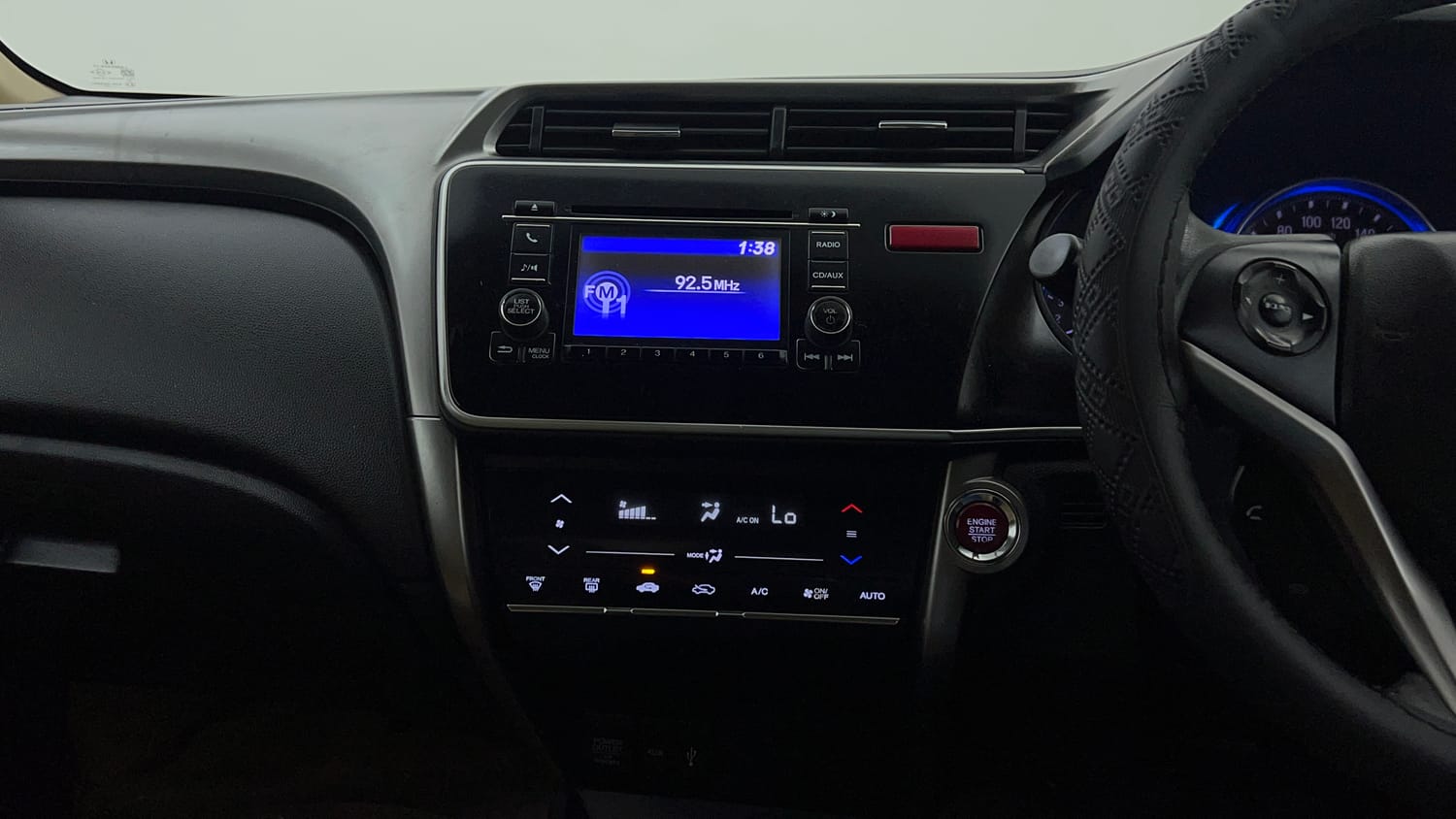Used 2014 Honda City VX Petrol Manual interior MUSIC SYSTEM & AC CONTROL VIEW