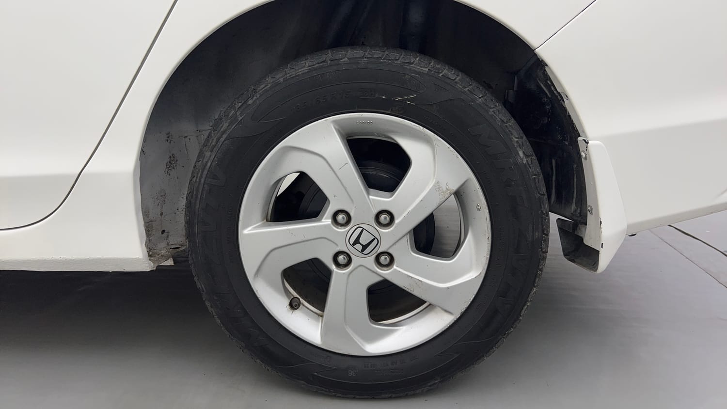 Used 2014 Honda City VX Petrol Manual tyres LEFT REAR TYRE RIM VIEW