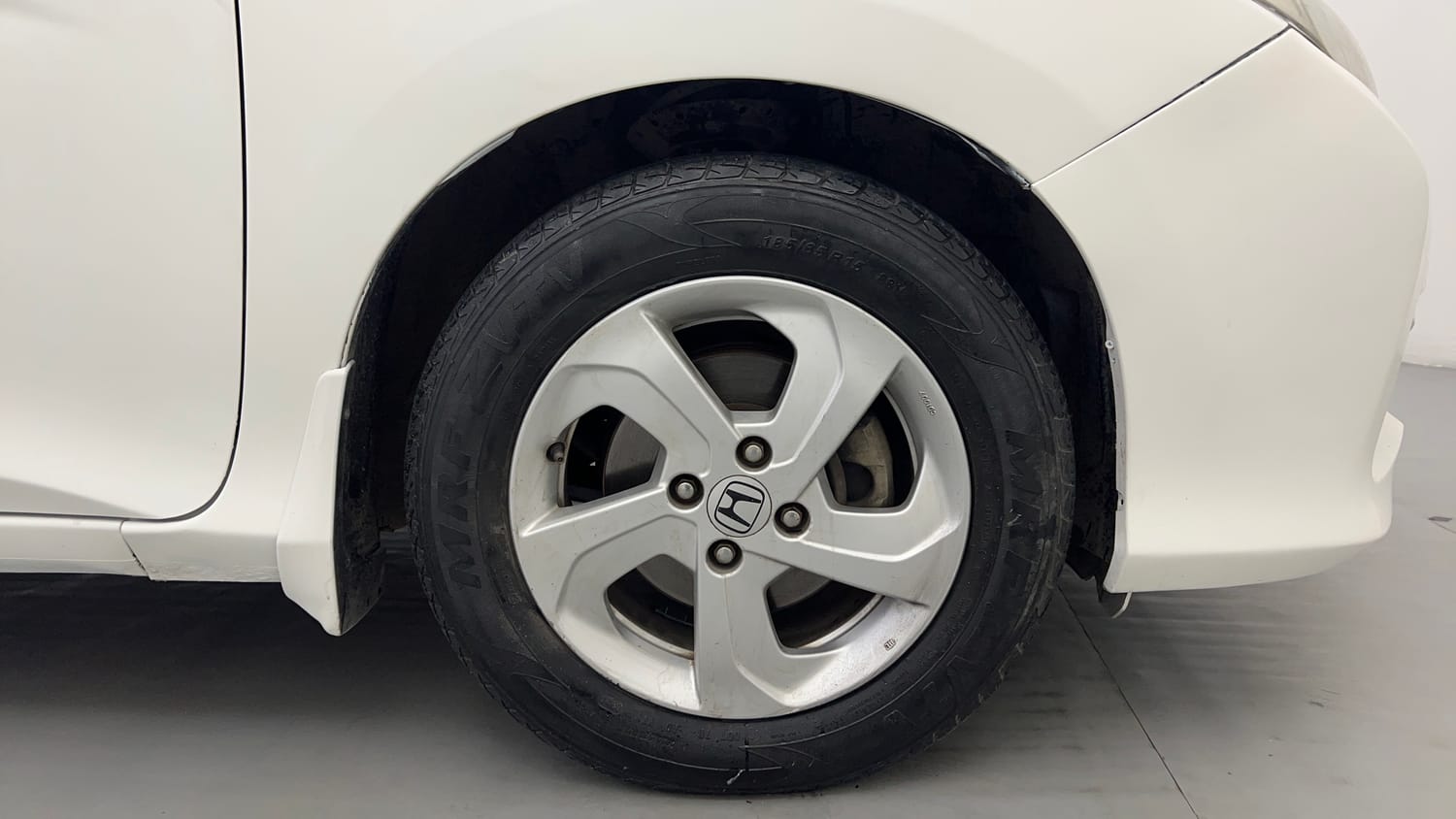 Used 2014 Honda City VX Petrol Manual tyres RIGHT FRONT TYRE RIM VIEW