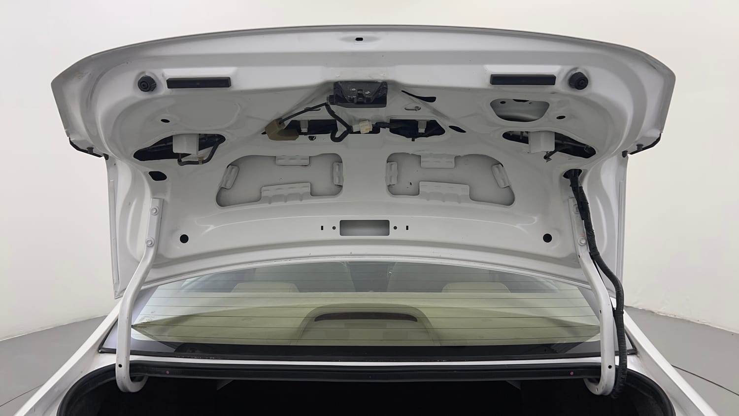 Used 2014 Honda City VX Petrol Manual interior DICKY DOOR OPEN VIEW