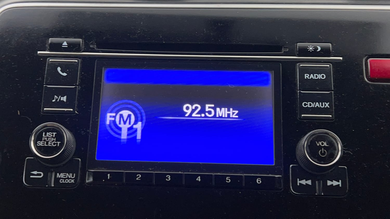 Used 2014 Honda City VX Petrol Manual top_features Integrated (in-dash) music system