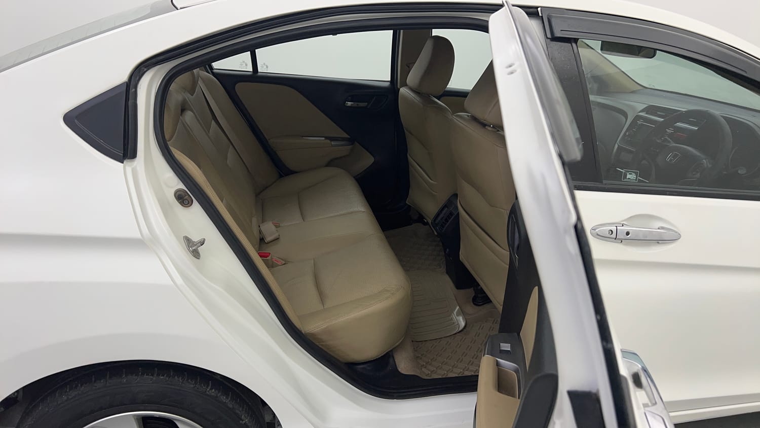 Used 2014 Honda City VX Petrol Manual interior RIGHT SIDE REAR DOOR CABIN VIEW