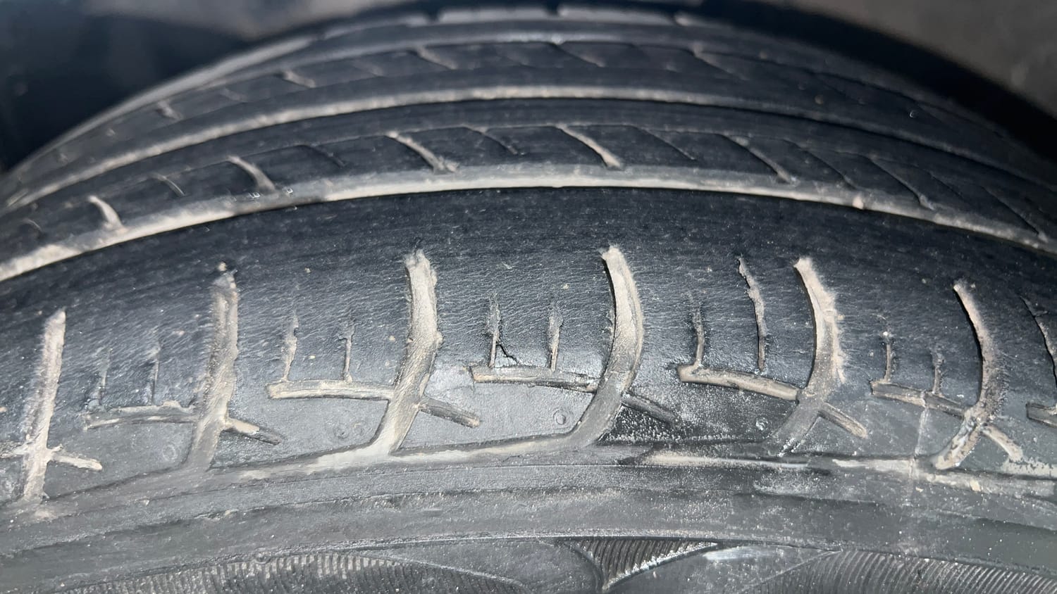 Used 2014 Honda City VX Petrol Manual tyres LEFT FRONT TYRE TREAD VIEW