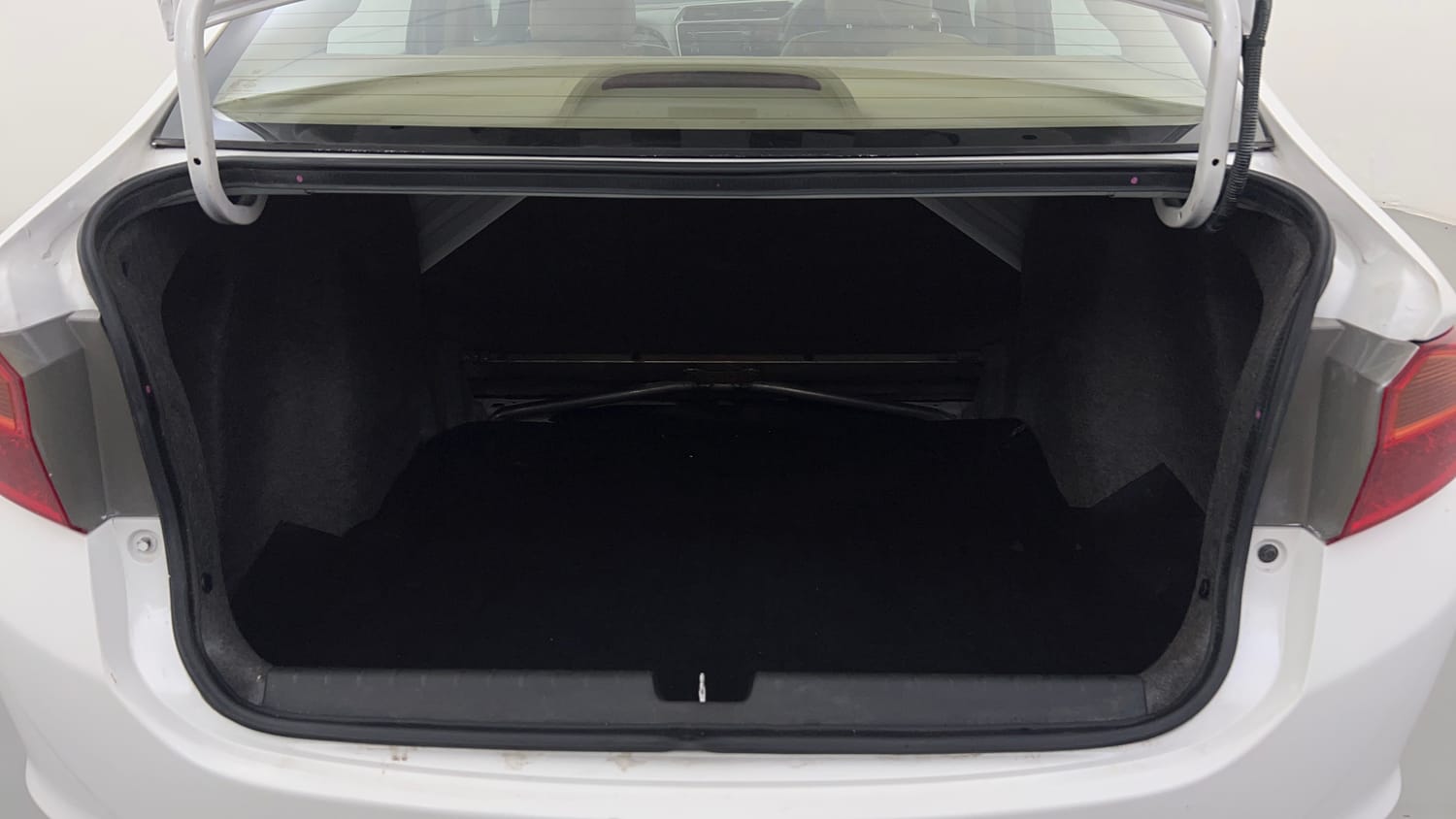 Used 2014 Honda City VX Petrol Manual interior DICKY INSIDE VIEW