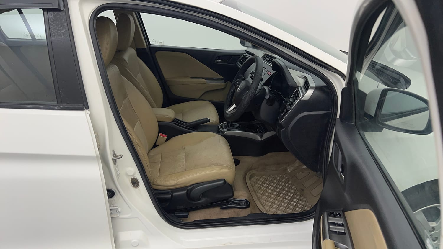 Used 2014 Honda City VX Petrol Manual interior RIGHT SIDE FRONT DOOR CABIN VIEW