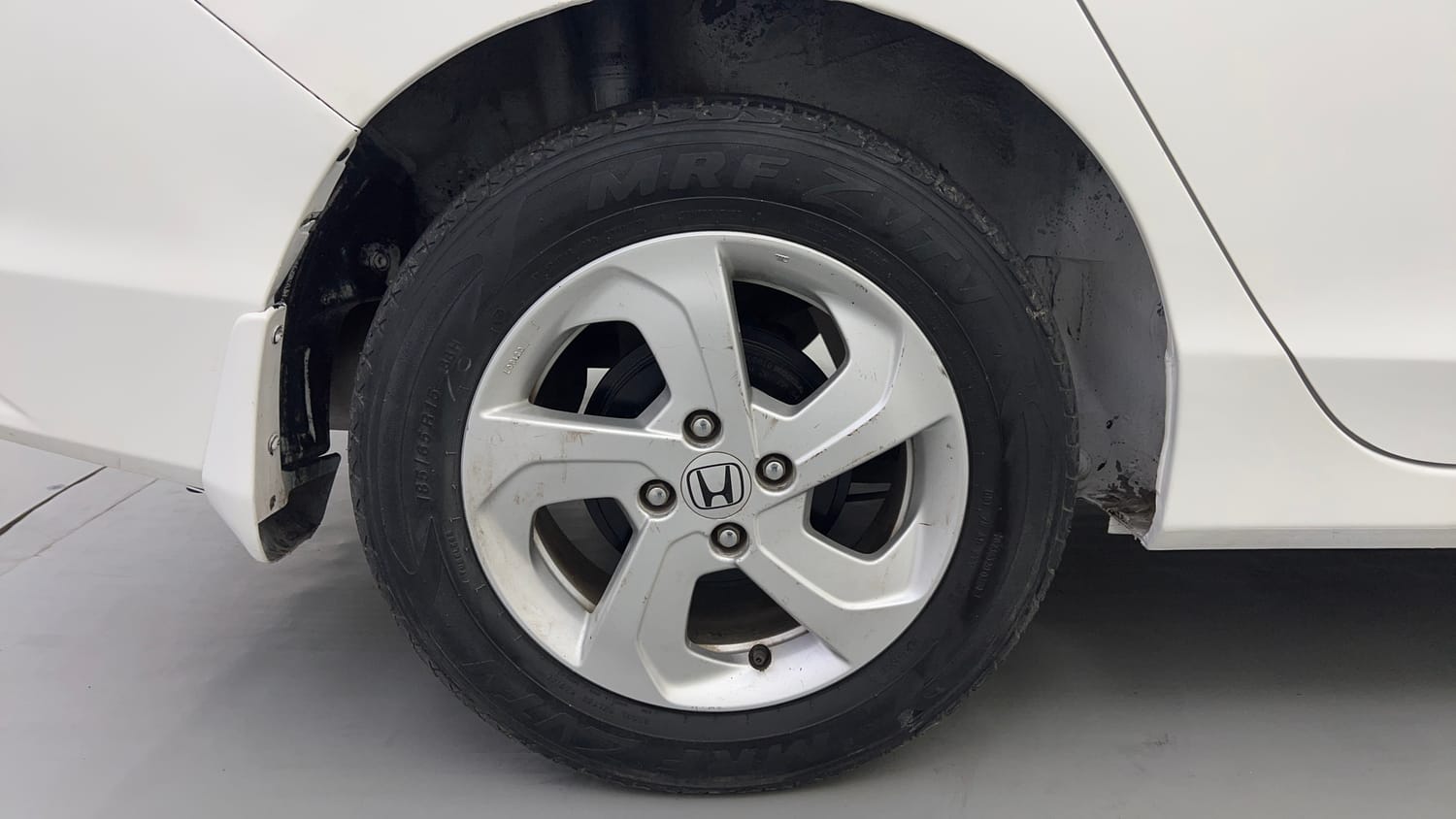 Used 2014 Honda City VX Petrol Manual tyres RIGHT REAR TYRE RIM VIEW