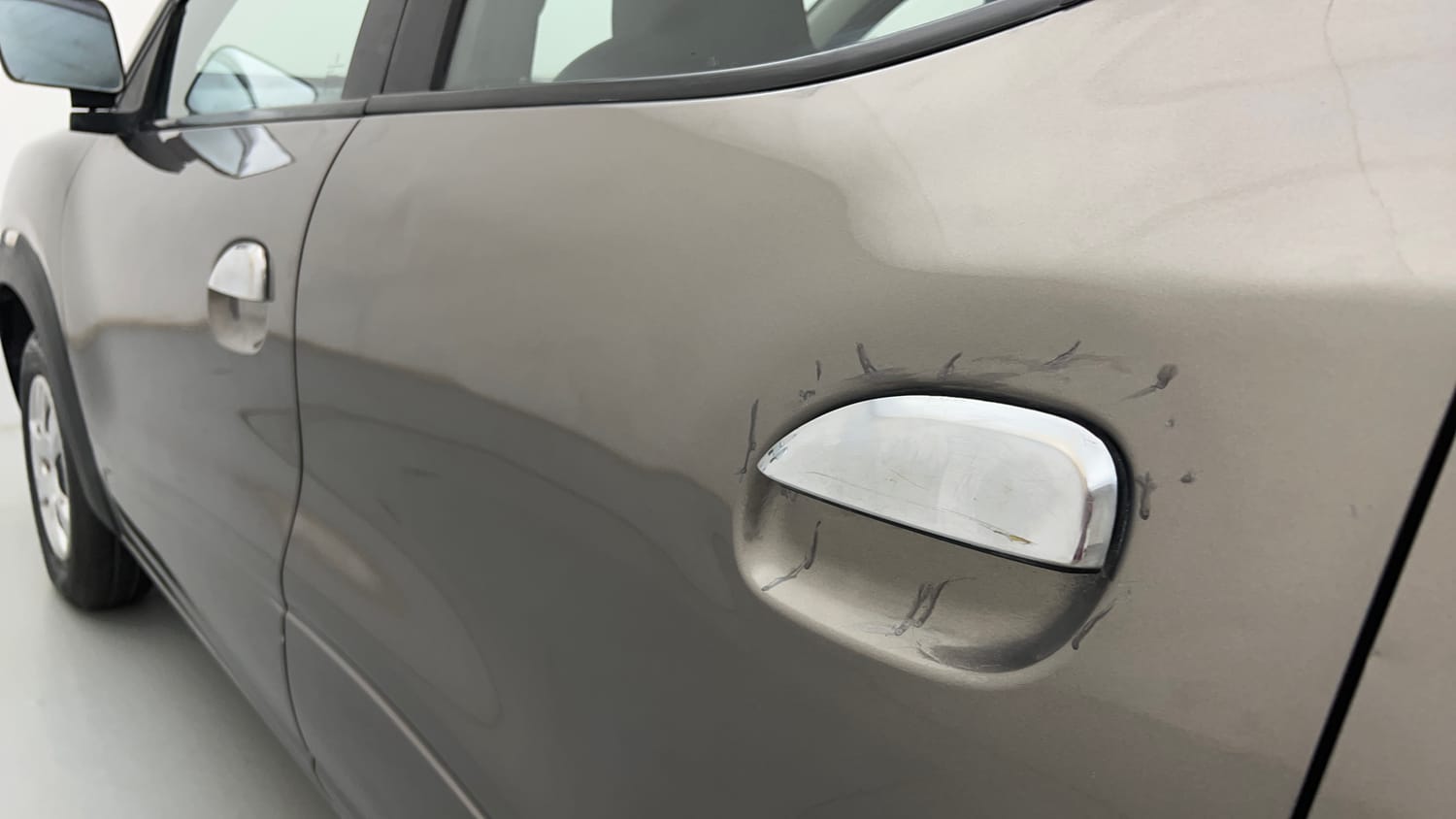 Used 2016 Renault Kwid RXL Petrol Manual dents MINOR SCRATCH