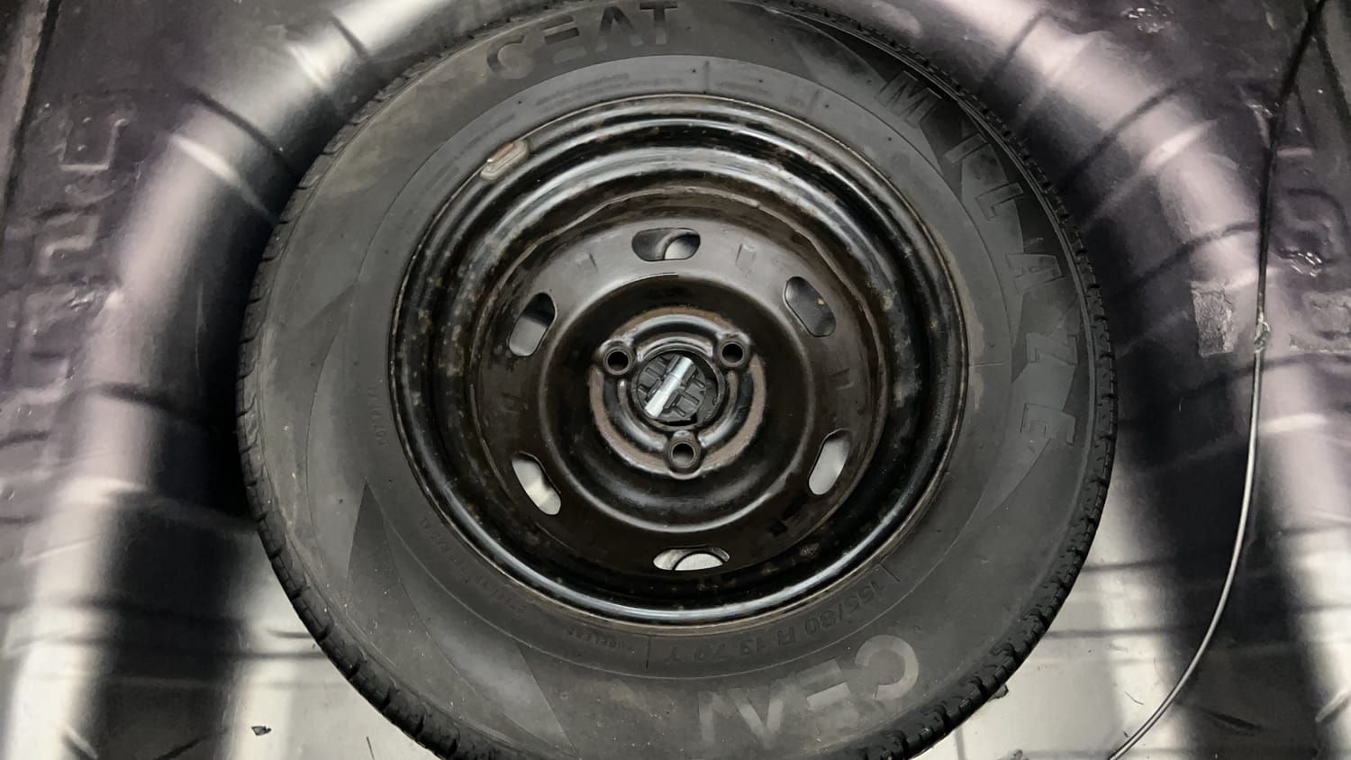 Used 2016 Renault Kwid RXL Petrol Manual tyres SPARE TYRE VIEW