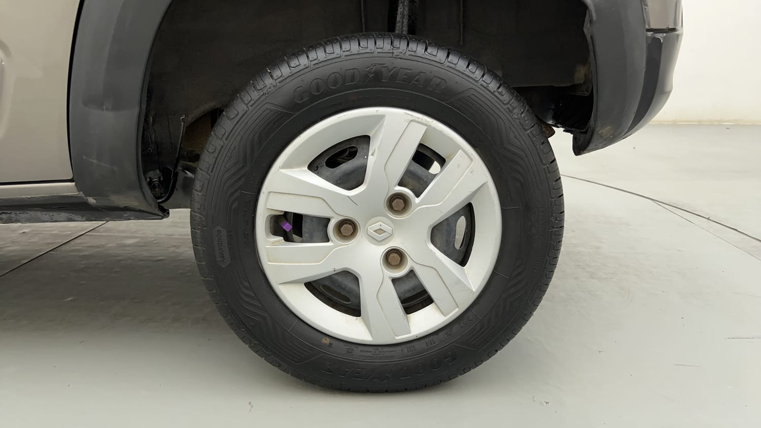 Used 2016 Renault Kwid RXL Petrol Manual tyres LEFT REAR TYRE RIM VIEW