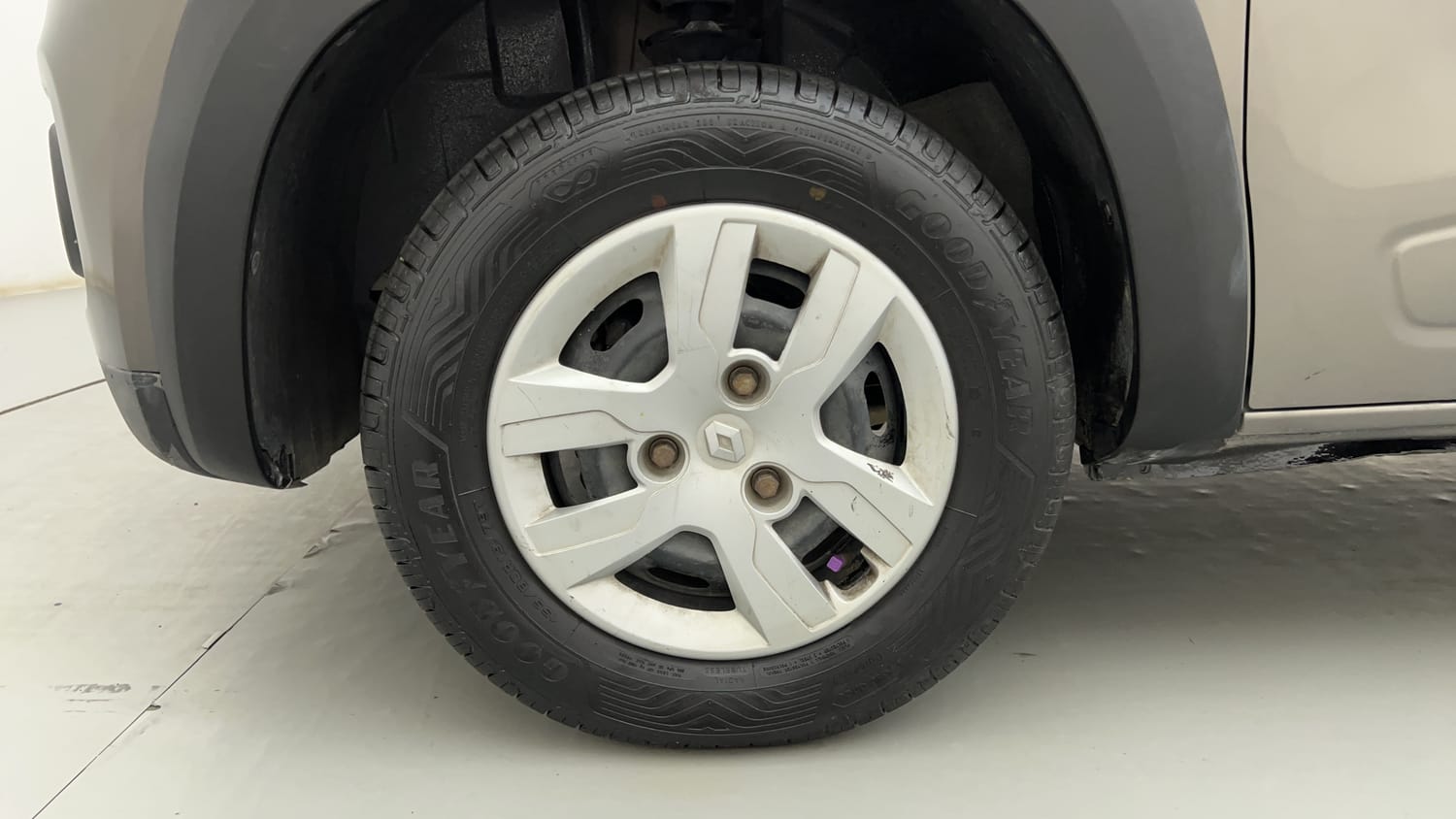 Used 2016 Renault Kwid RXL Petrol Manual tyres LEFT FRONT TYRE RIM VIEW