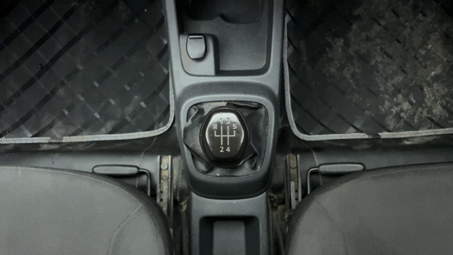 Used 2016 Renault Kwid RXL Petrol Manual interior GEAR  KNOB VIEW