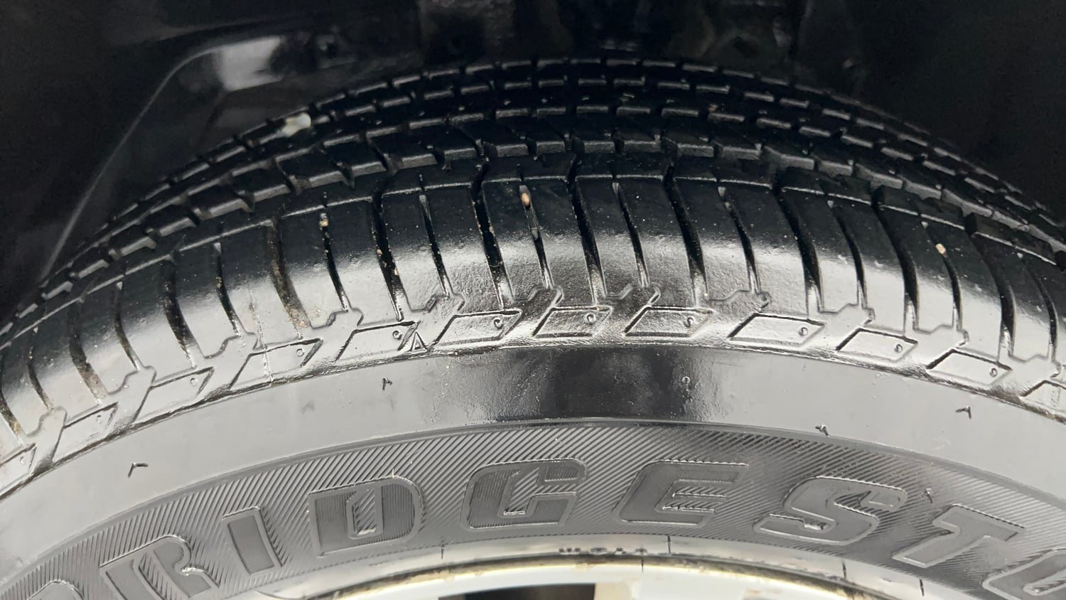 Used 2017 Mahindra XUV500 W8 AT Diesel Automatic tyres LEFT FRONT TYRE TREAD VIEW