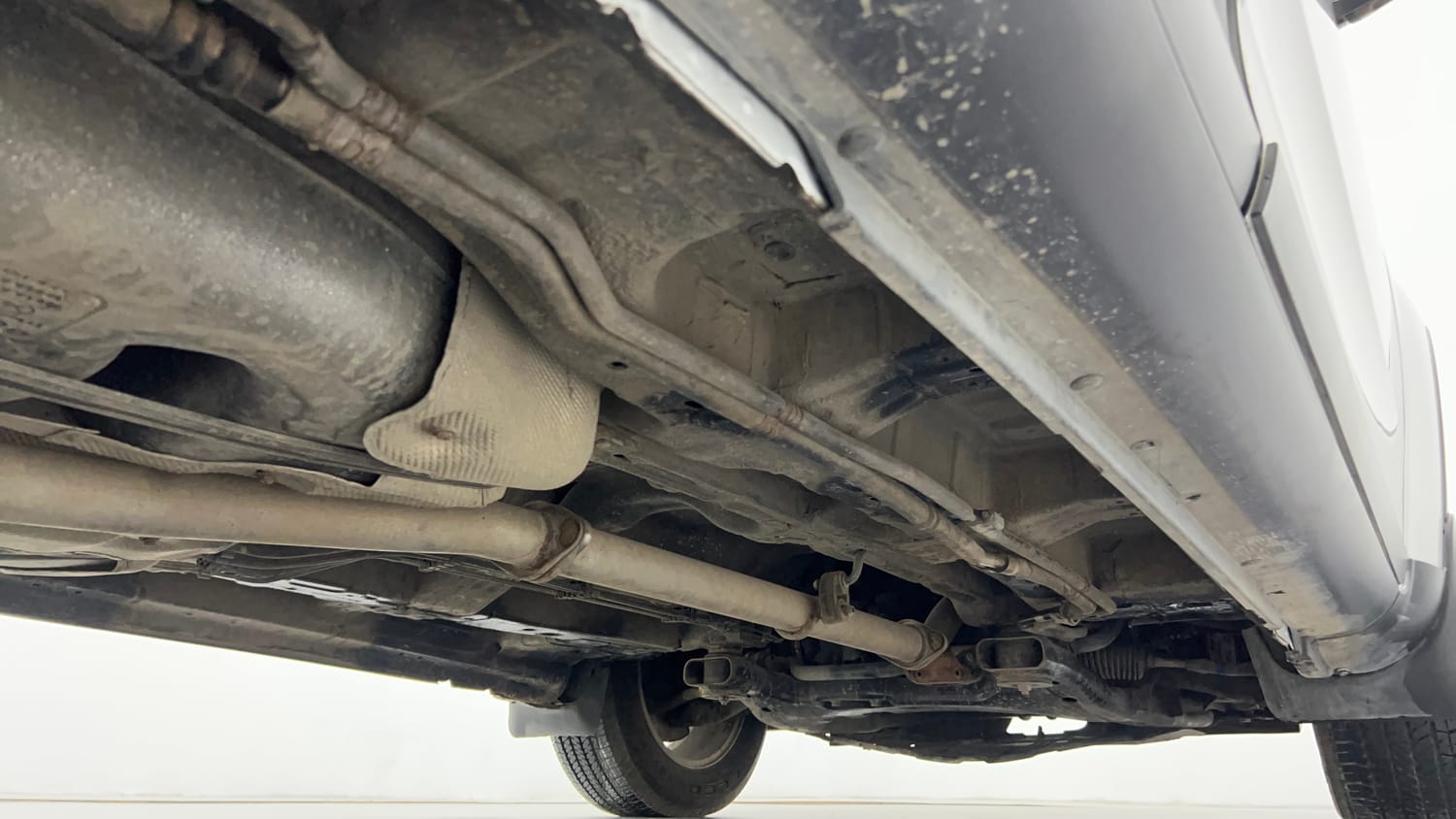 Used 2017 Mahindra XUV500 W8 AT Diesel Automatic extra REAR RIGHT UNDERBODY VIEW