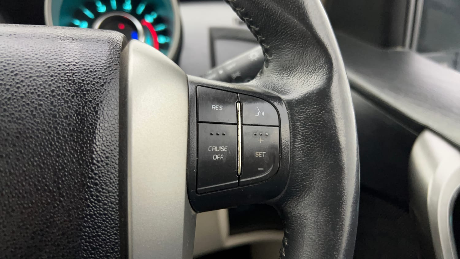 Used 2017 Mahindra XUV500 W8 AT Diesel Automatic top_features Cruise control