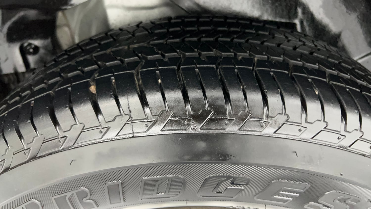 Used 2017 Mahindra XUV500 W8 AT Diesel Automatic tyres RIGHT REAR TYRE TREAD VIEW