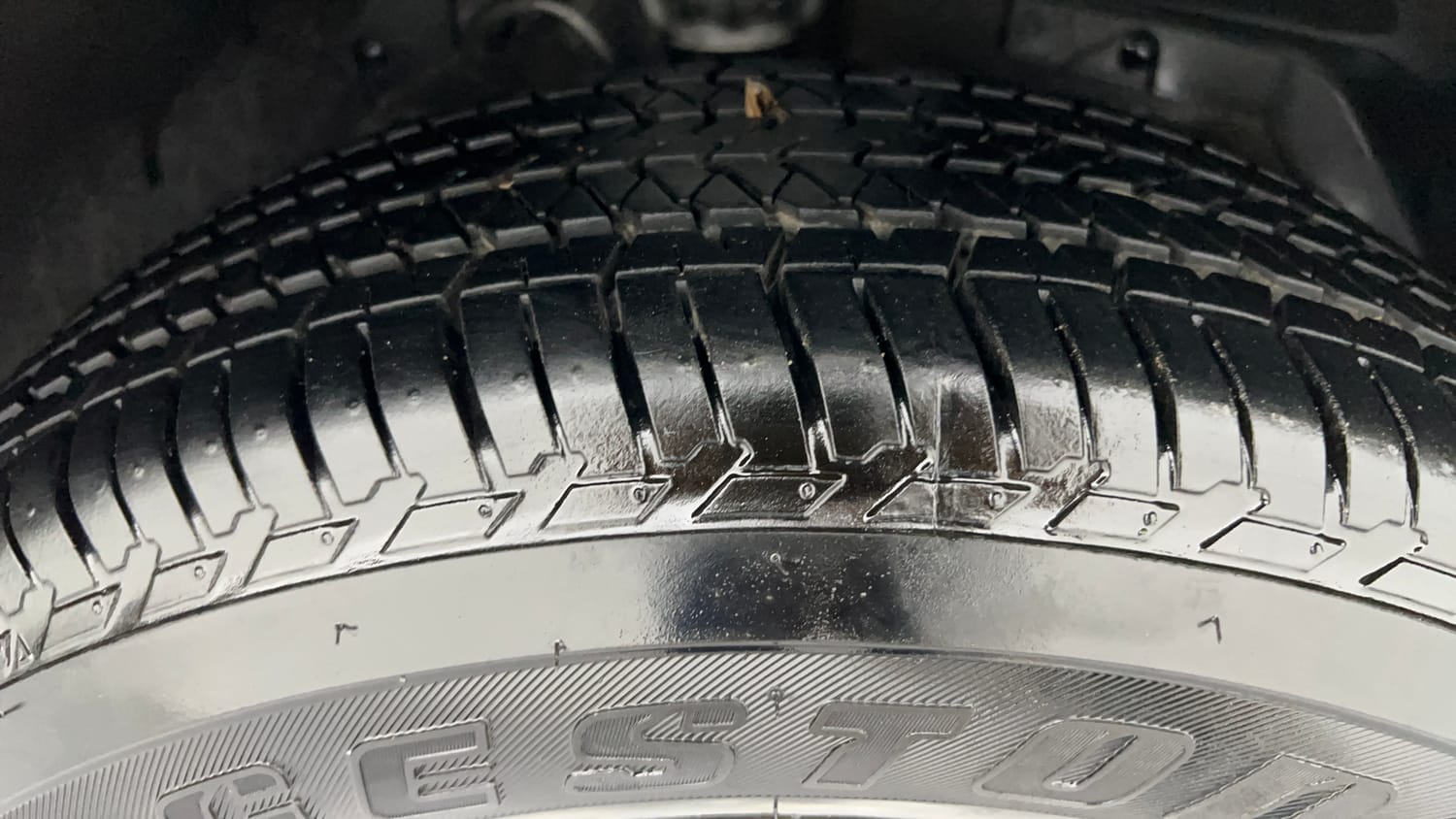 Used 2017 Mahindra XUV500 W8 AT Diesel Automatic tyres RIGHT FRONT TYRE TREAD VIEW