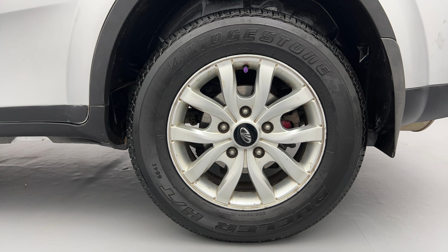 Used 2017 Mahindra XUV500 W8 AT Diesel Automatic tyres LEFT REAR TYRE RIM VIEW