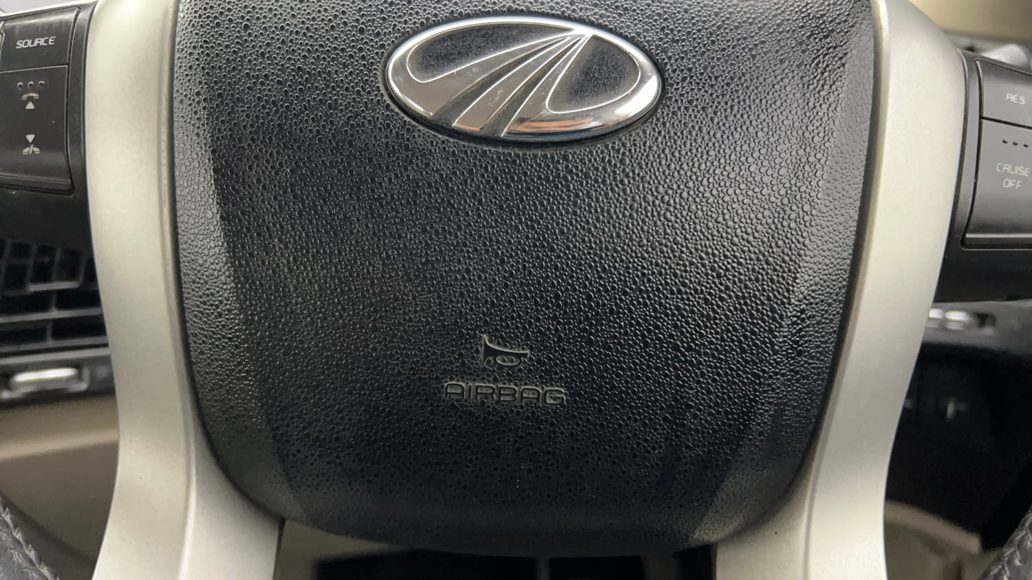 Used 2017 Mahindra XUV500 W8 AT Diesel Automatic top_features Airbags