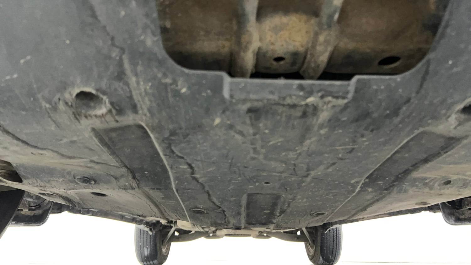 Used 2017 Mahindra XUV500 W8 AT Diesel Automatic extra FRONT LEFT UNDERBODY VIEW