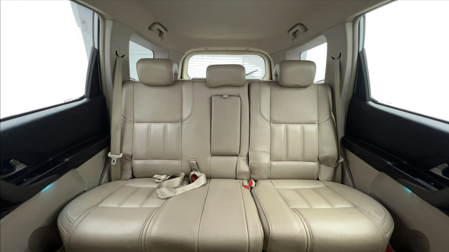 Used 2017 Mahindra XUV500 W8 AT Diesel Automatic interior REAR SEAT CONDITION VIEW