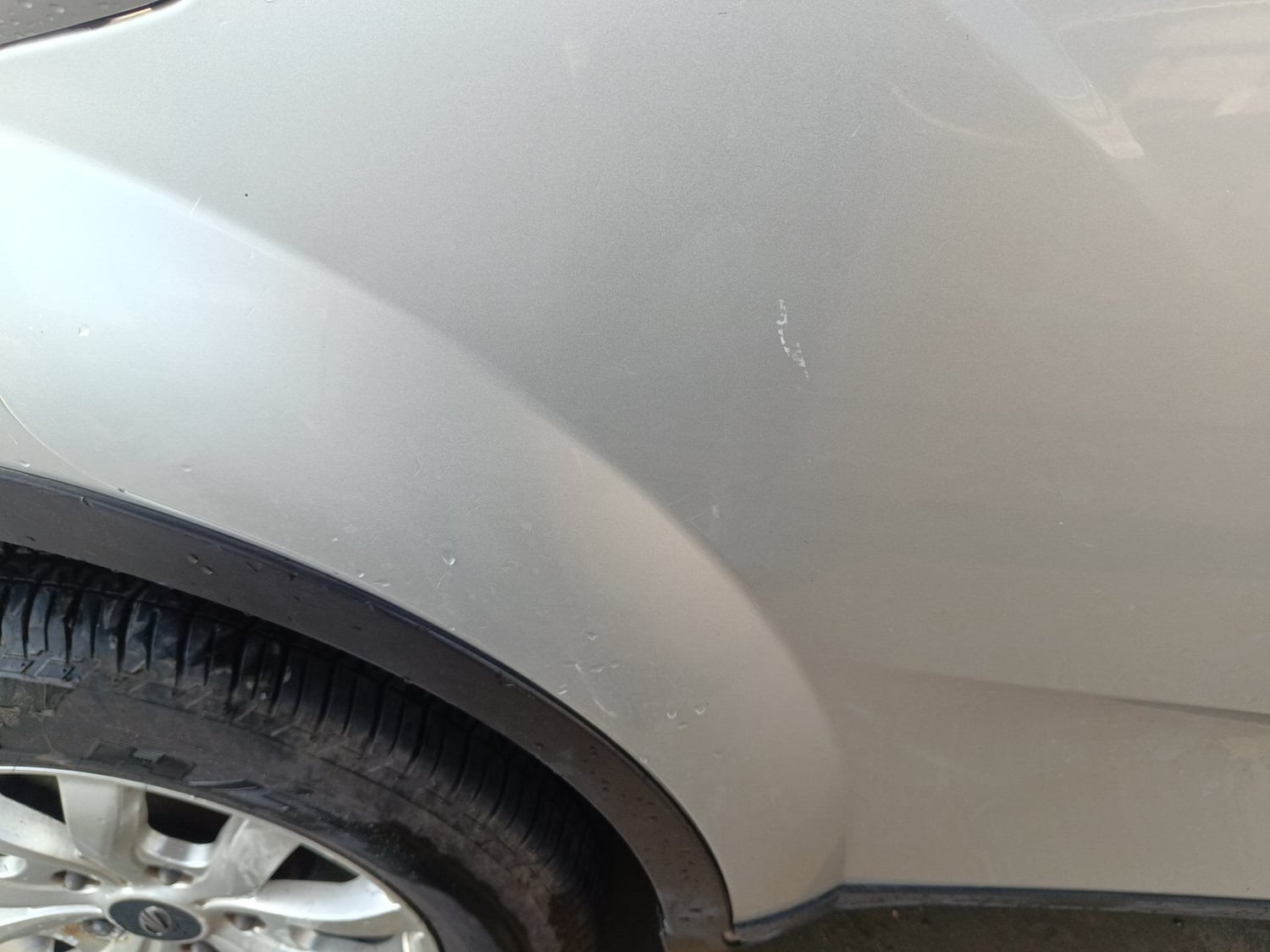 Used 2017 Mahindra XUV500 W8 AT Diesel Automatic dents MINOR SCRATCH