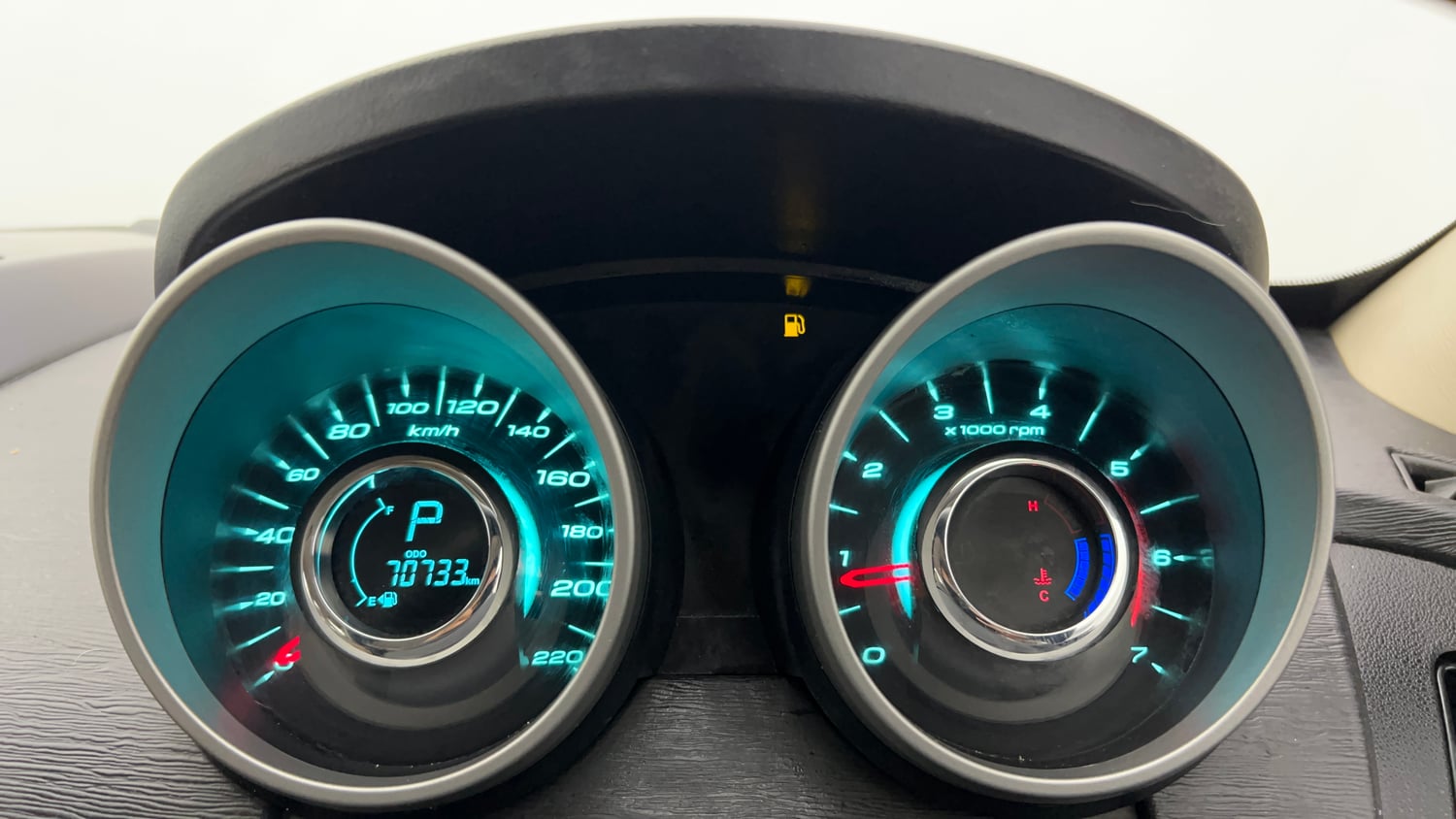 Used 2017 Mahindra XUV500 W8 AT Diesel Automatic interior CLUSTERMETER VIEW