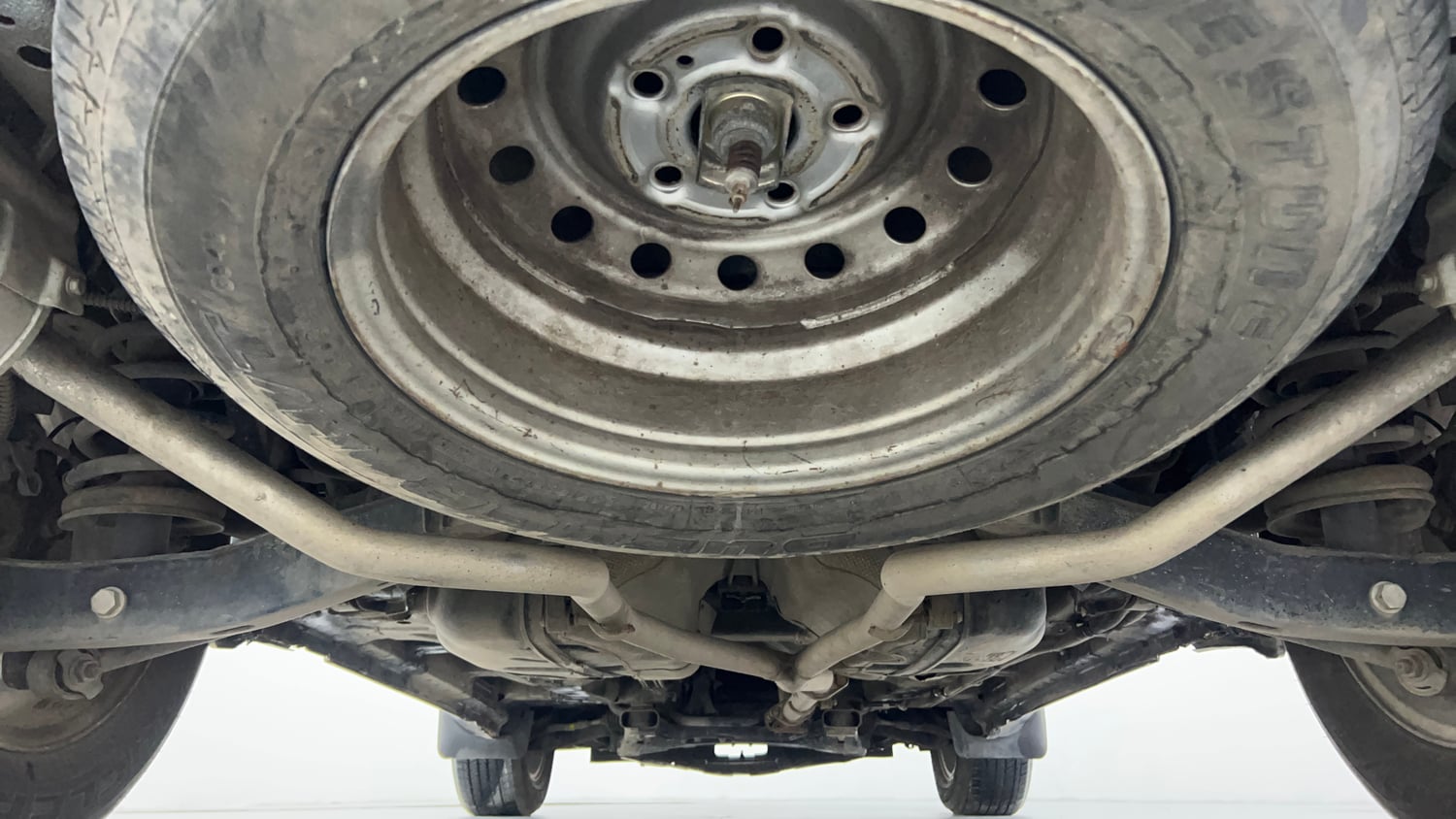 Used 2017 Mahindra XUV500 W8 AT Diesel Automatic extra REAR UNDERBODY VIEW (TAKEN FROM REAR)