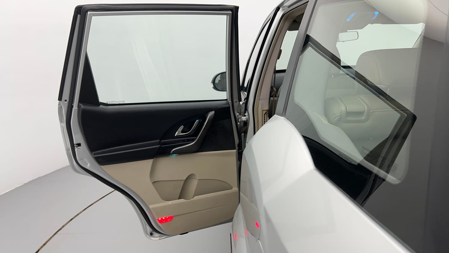 Used 2017 Mahindra XUV500 W8 AT Diesel Automatic interior LEFT REAR DOOR OPEN VIEW
