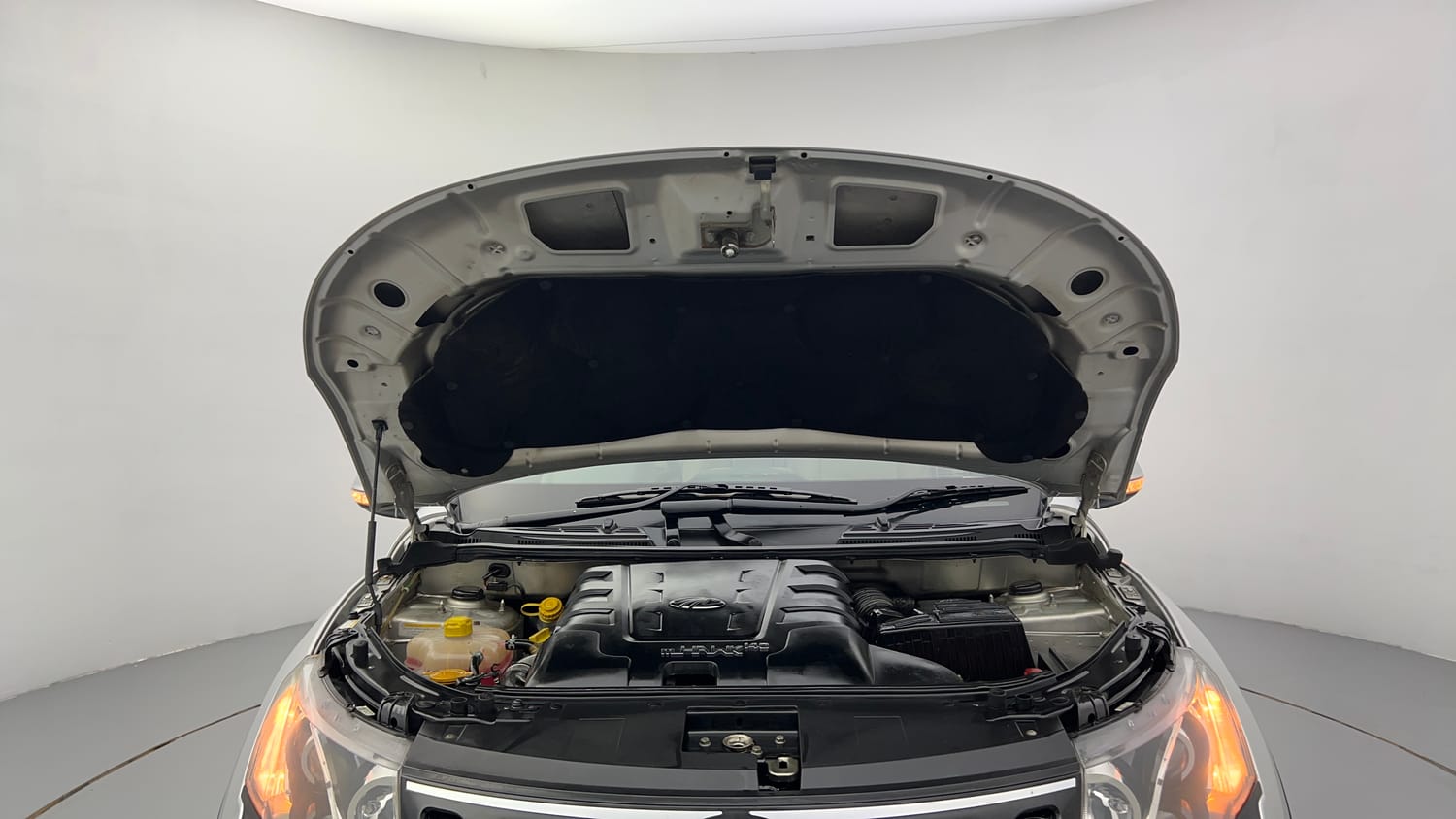 Used 2017 Mahindra XUV500 W8 AT Diesel Automatic engine ENGINE & BONNET OPEN FRONT VIEW