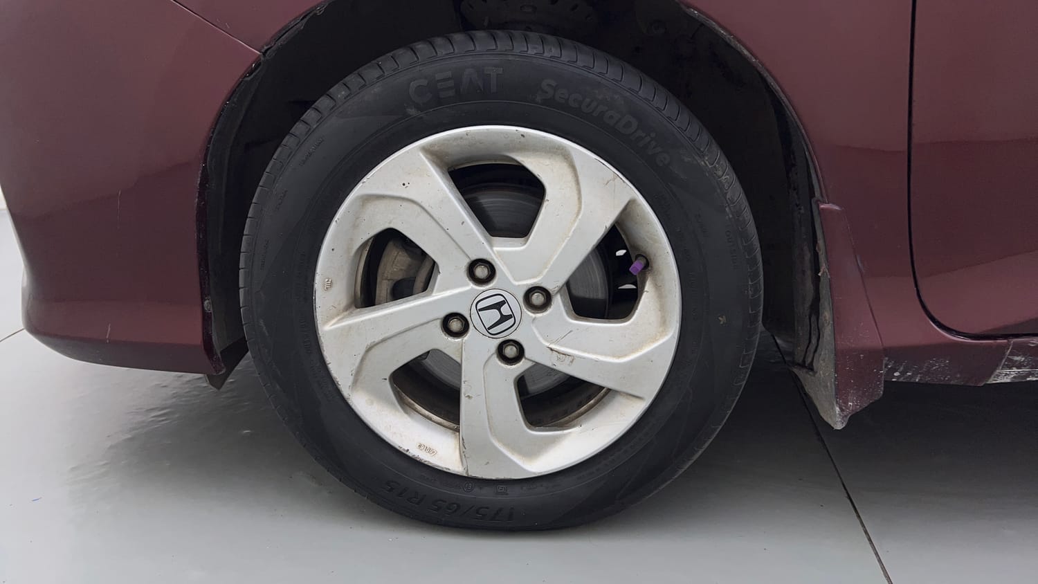 Used 2015 Honda City VX CVT Petrol Automatic tyres LEFT FRONT TYRE RIM VIEW