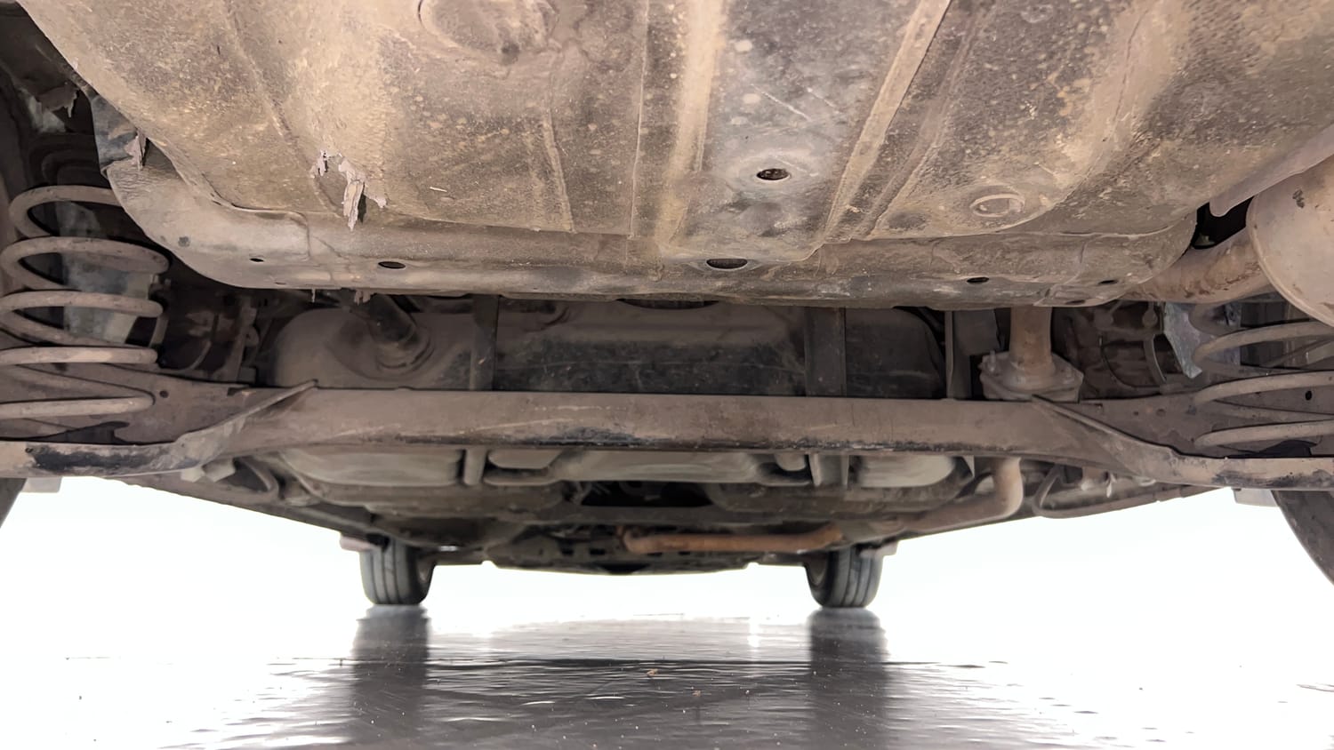 Used 2015 Honda City VX CVT Petrol Automatic extra REAR UNDERBODY VIEW (TAKEN FROM REAR)