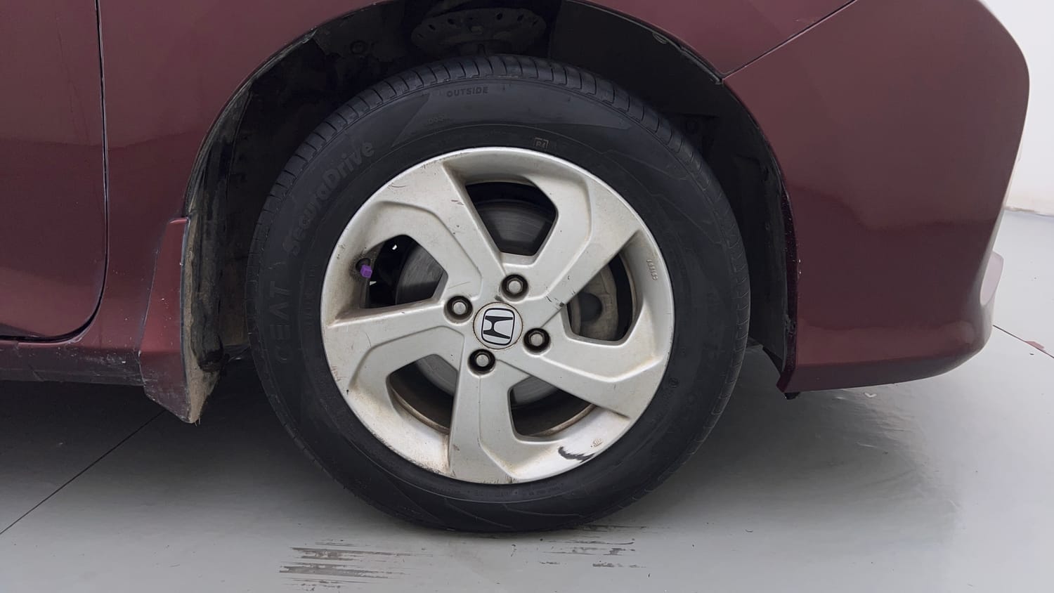 Used 2015 Honda City VX CVT Petrol Automatic tyres RIGHT FRONT TYRE RIM VIEW