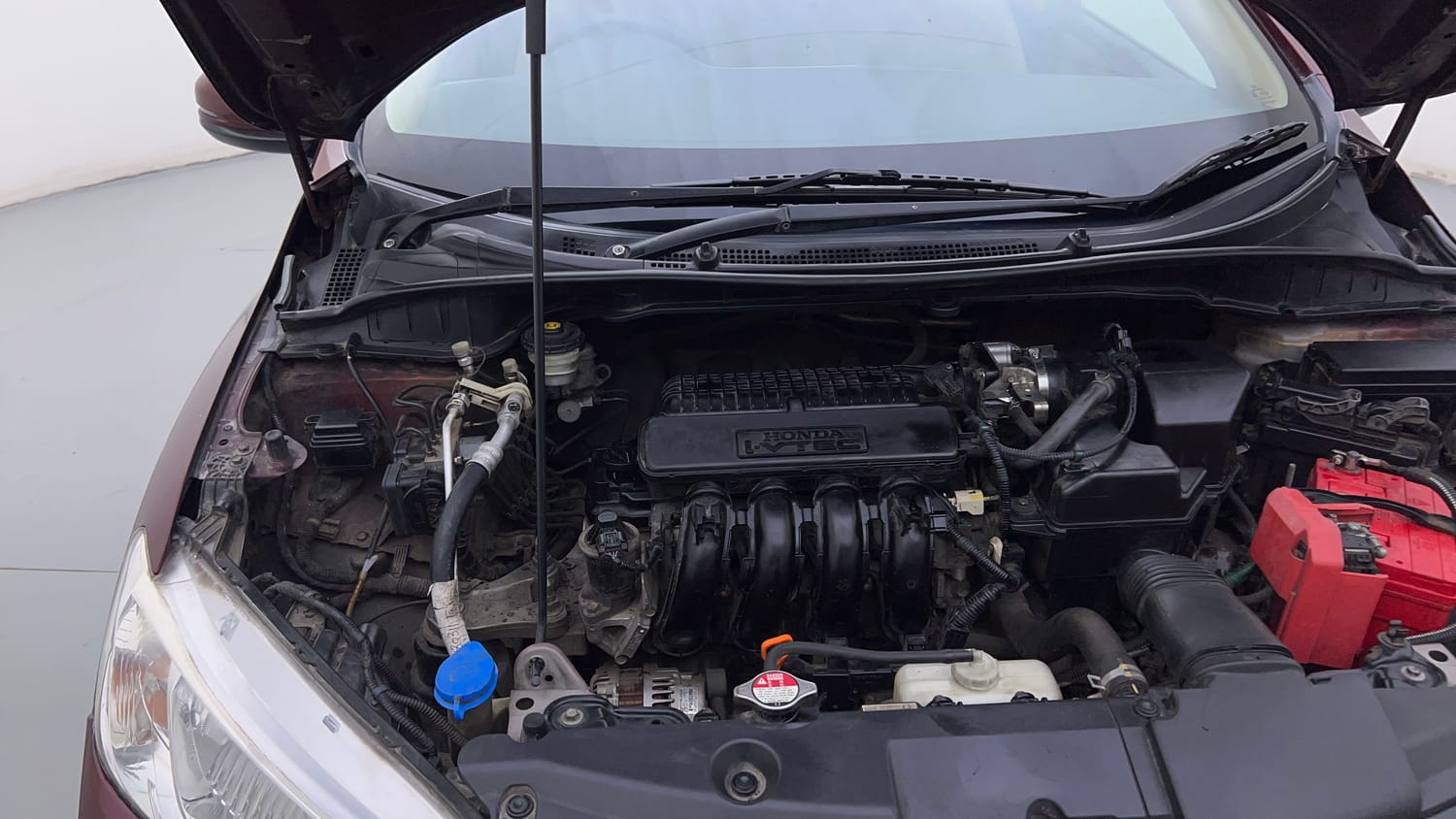 Used 2015 Honda City VX CVT Petrol Automatic engine ENGINE RIGHT SIDE HINGE & APRON VIEW