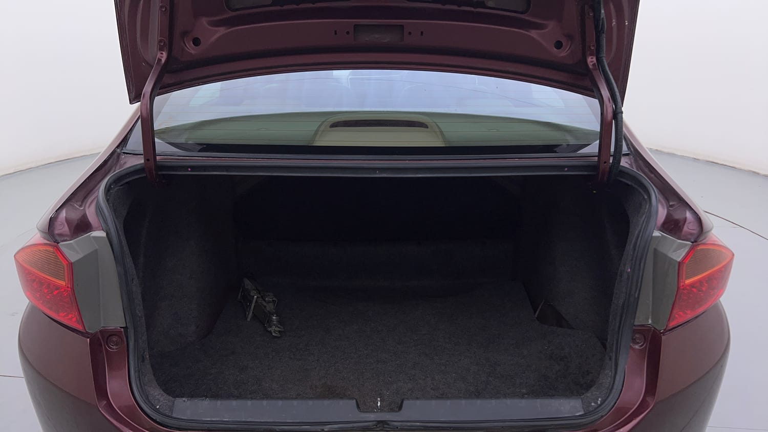 Used 2015 Honda City VX CVT Petrol Automatic interior DICKY INSIDE VIEW