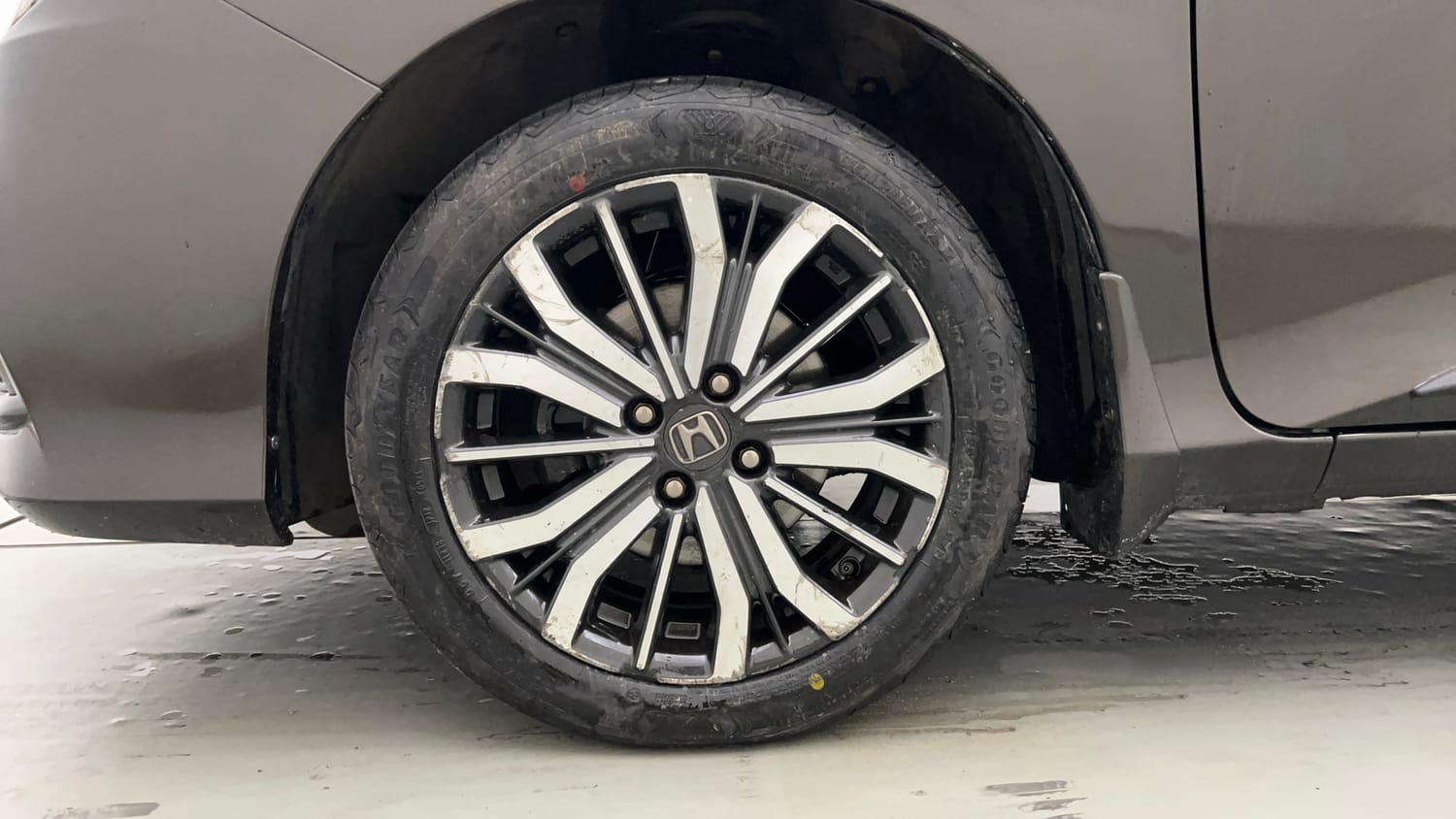 Used 2017 Honda City VX CVT Petrol Automatic tyres LEFT FRONT TYRE RIM VIEW