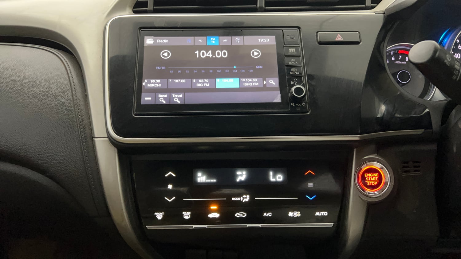 Used 2017 Honda City VX CVT Petrol Automatic interior MUSIC SYSTEM & AC CONTROL VIEW