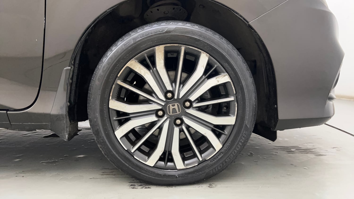 Used 2017 Honda City VX CVT Petrol Automatic tyres RIGHT FRONT TYRE RIM VIEW