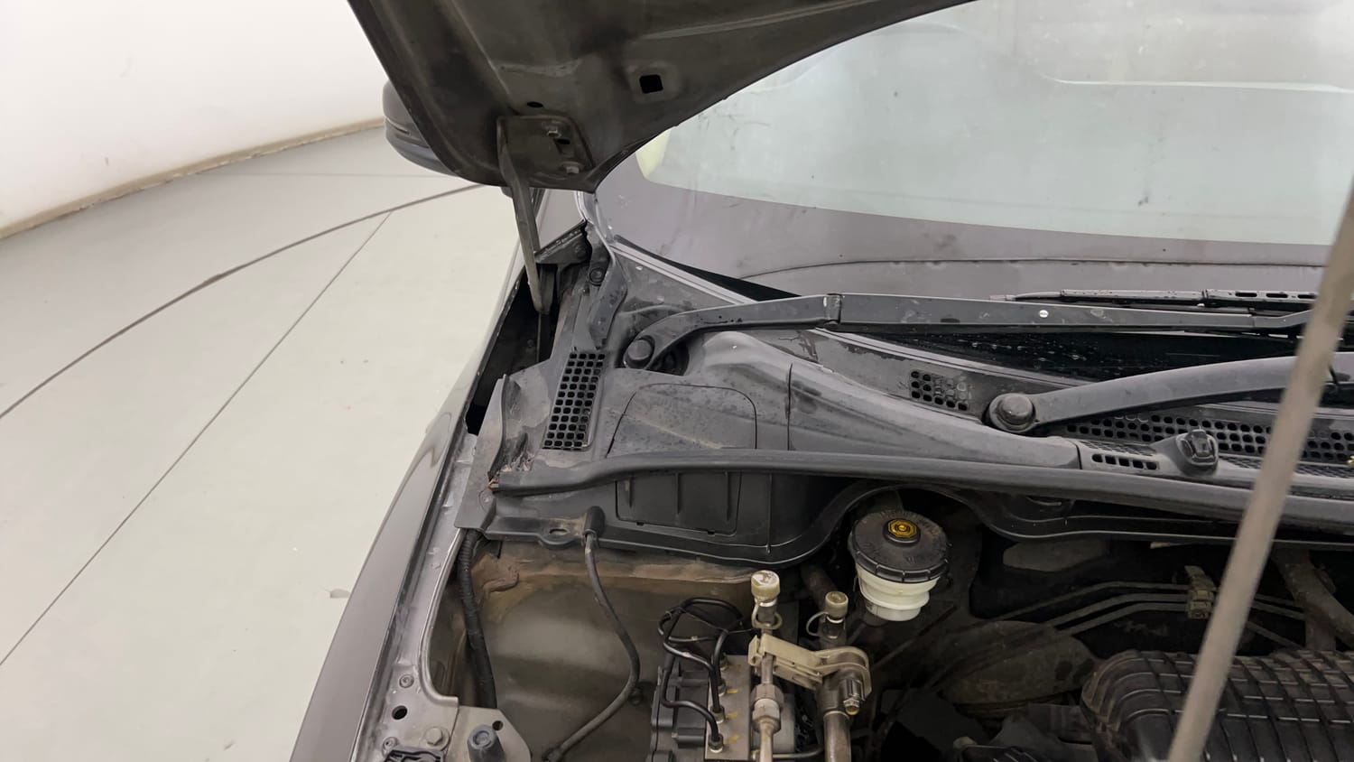 Used 2017 Honda City VX CVT Petrol Automatic engine ENGINE RIGHT SIDE HINGE & APRON VIEW