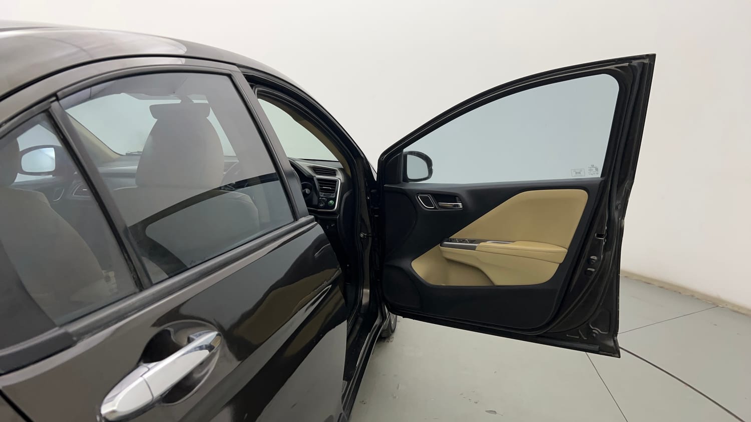 Used 2017 Honda City VX CVT Petrol Automatic interior RIGHT FRONT DOOR OPEN VIEW