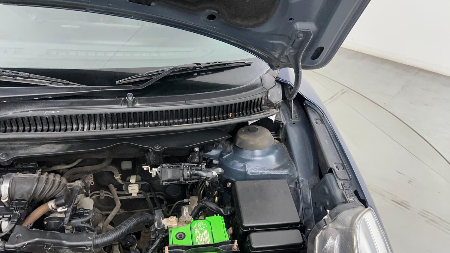 Used 2018 Maruti Suzuki Baleno Alpha 1.2 Petrol Manual engine ENGINE LEFT SIDE HINGE & APRON VIEW