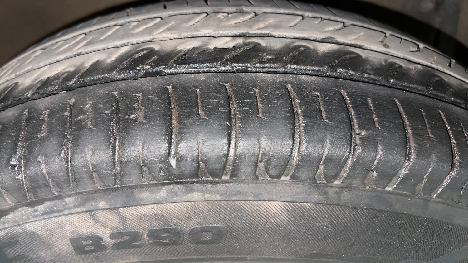 Used 2012 Maruti Suzuki Swift Dzire VDI Diesel Manual tyres RIGHT FRONT TYRE TREAD VIEW