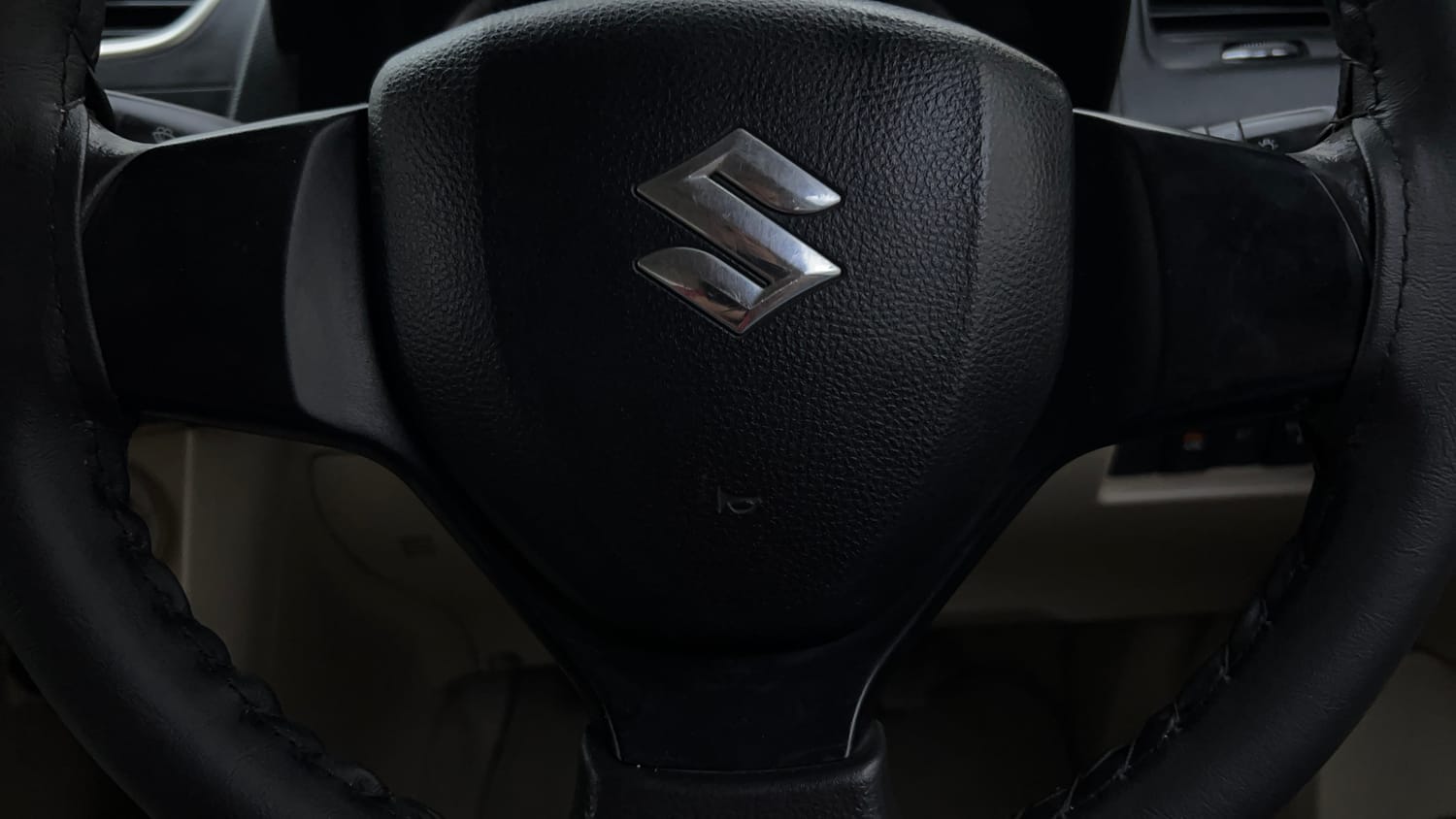 Used 2012 Maruti Suzuki Swift Dzire VDI Diesel Manual top_features Integrated (in-dash) music system