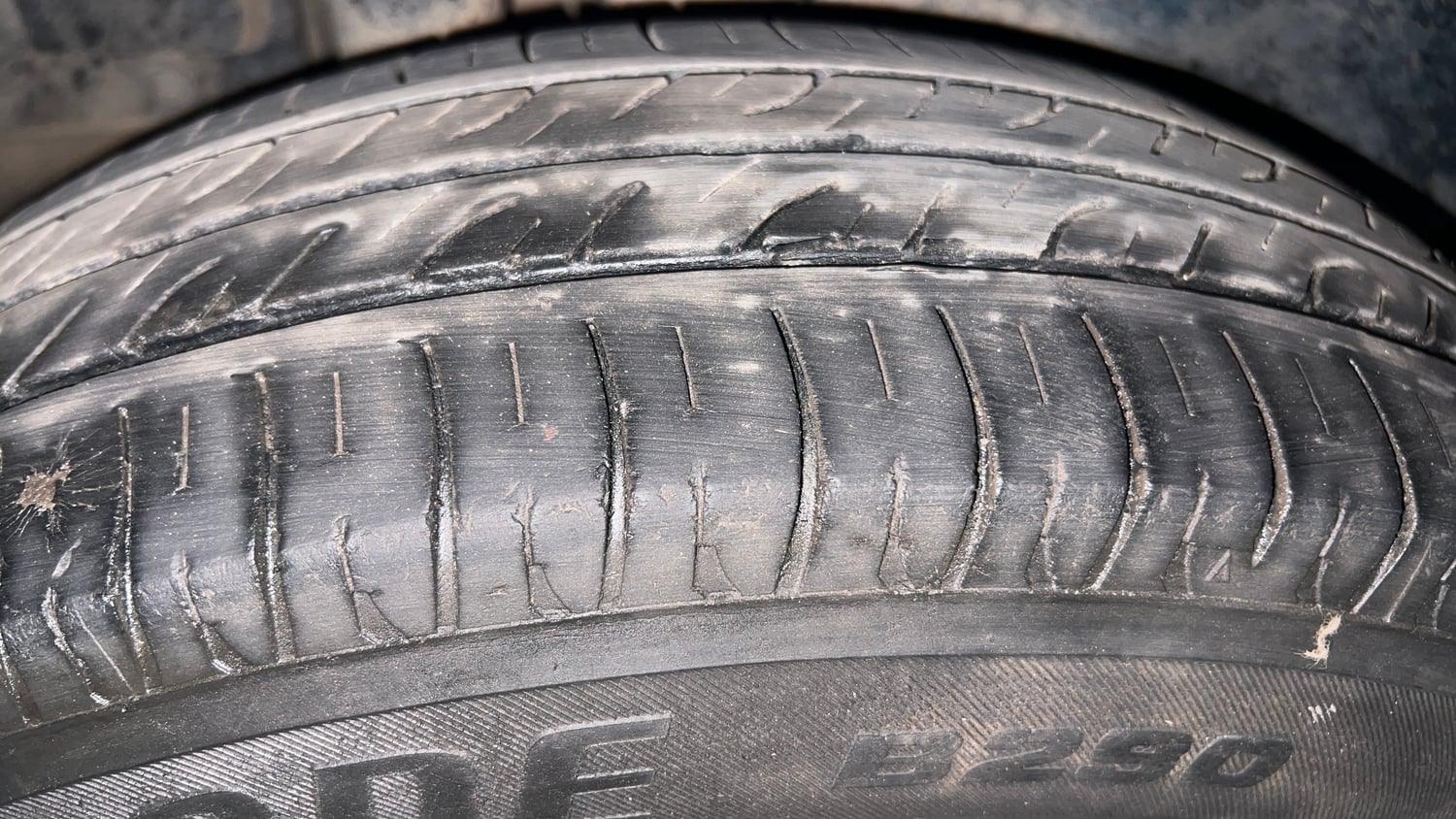 Used 2012 Maruti Suzuki Swift Dzire VDI Diesel Manual tyres RIGHT REAR TYRE TREAD VIEW