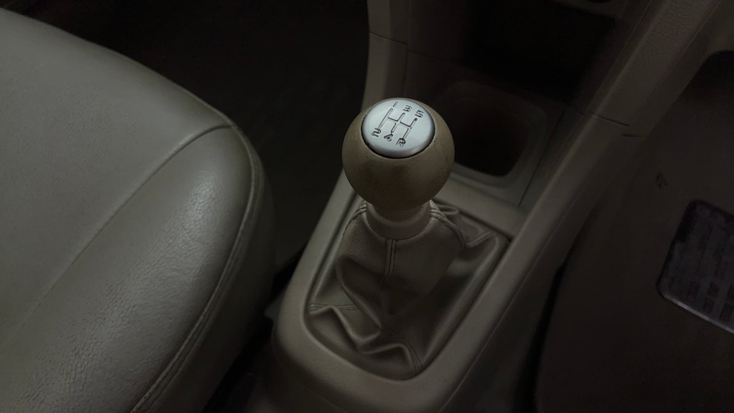 Used 2012 Maruti Suzuki Swift Dzire VDI Diesel Manual interior GEAR  KNOB VIEW