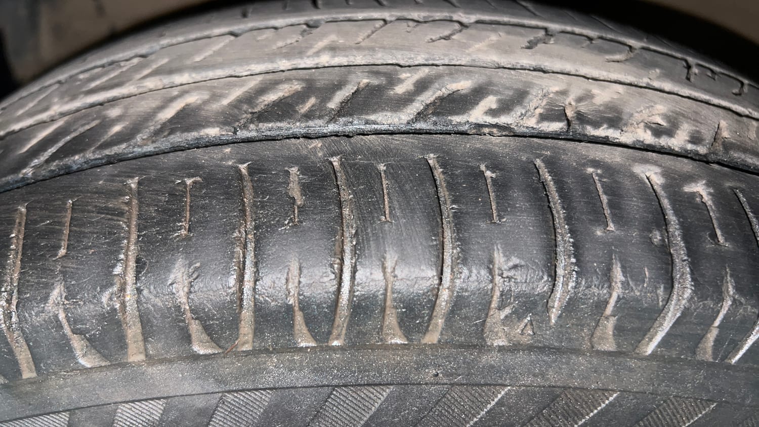 Used 2012 Maruti Suzuki Swift Dzire VDI Diesel Manual tyres LEFT FRONT TYRE TREAD VIEW
