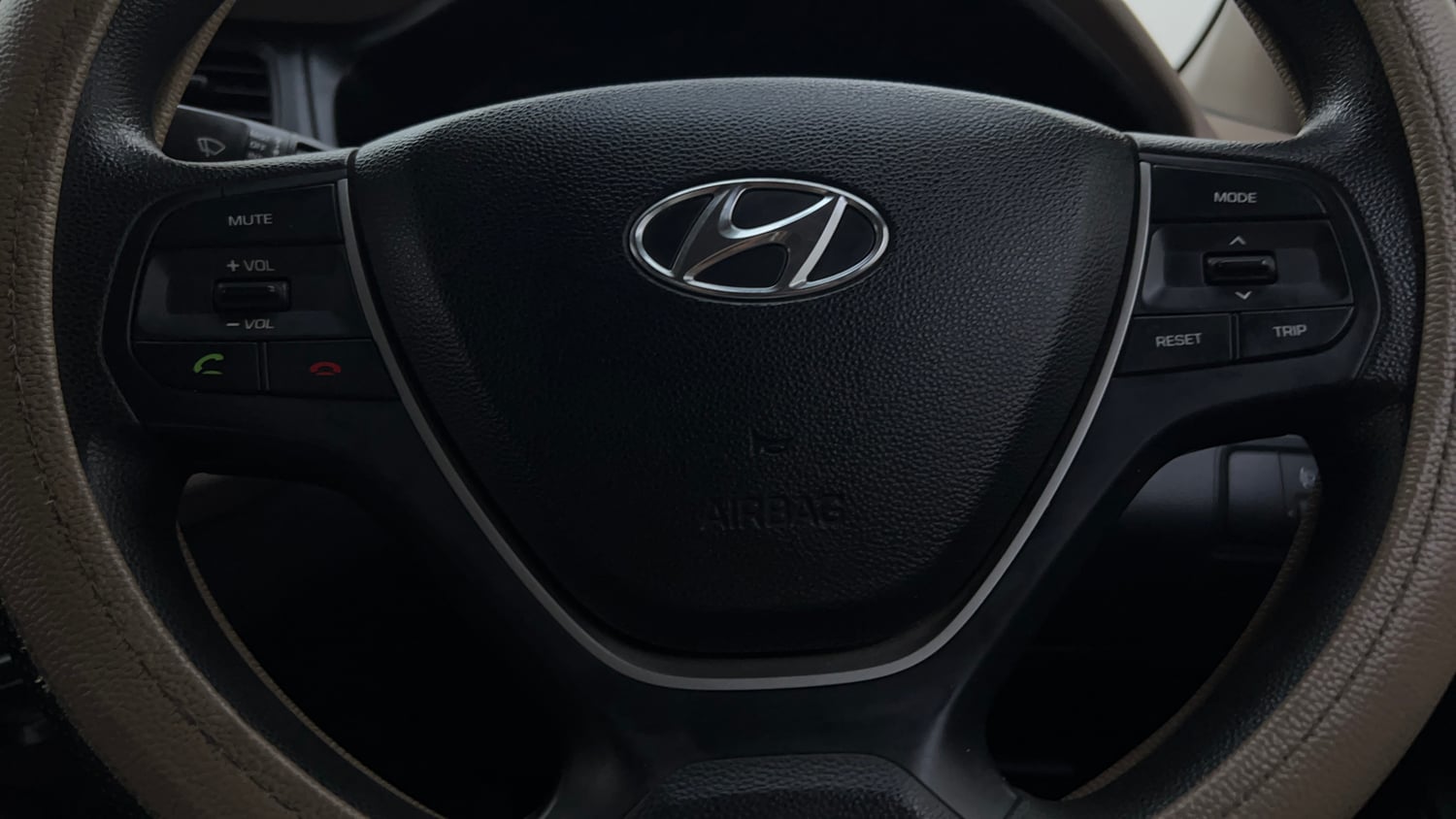 Used 2017 Hyundai Elite i20 Sportz 1.2 Petrol Manual top_features Airbags