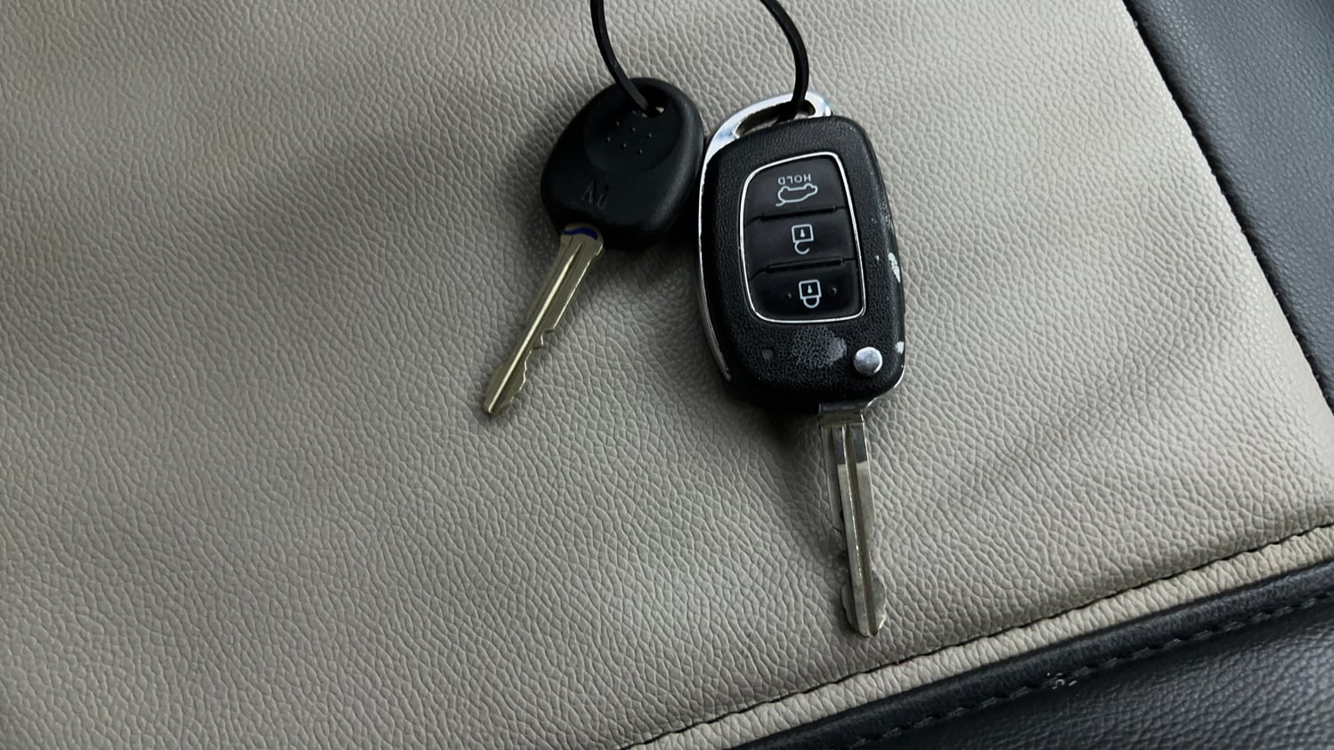 Used 2017 Hyundai Elite i20 Sportz 1.2 Petrol Manual extra CAR KEY VIEW