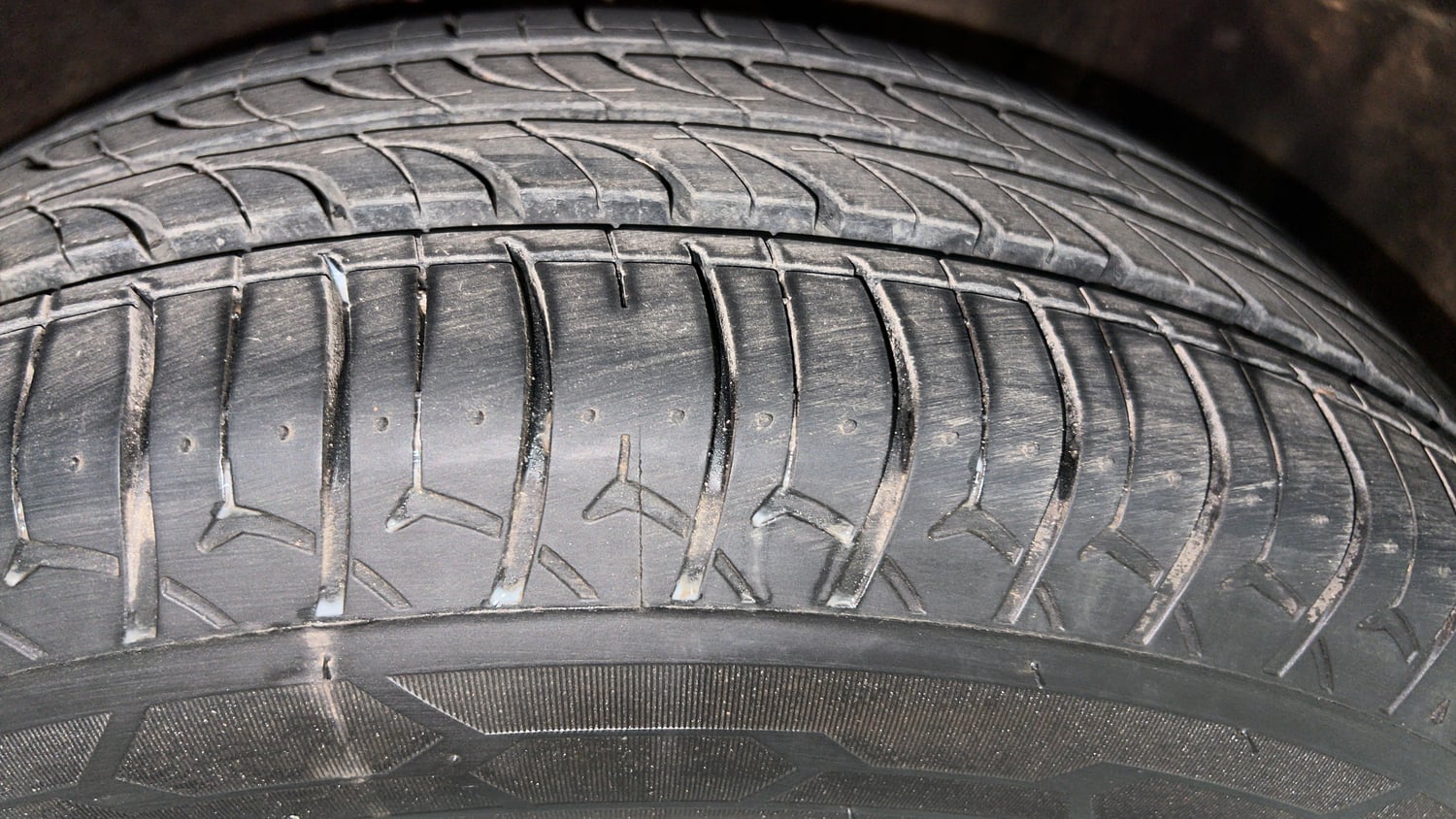 Used 2017 Hyundai Elite i20 Sportz 1.2 Petrol Manual tyres RIGHT FRONT TYRE TREAD VIEW