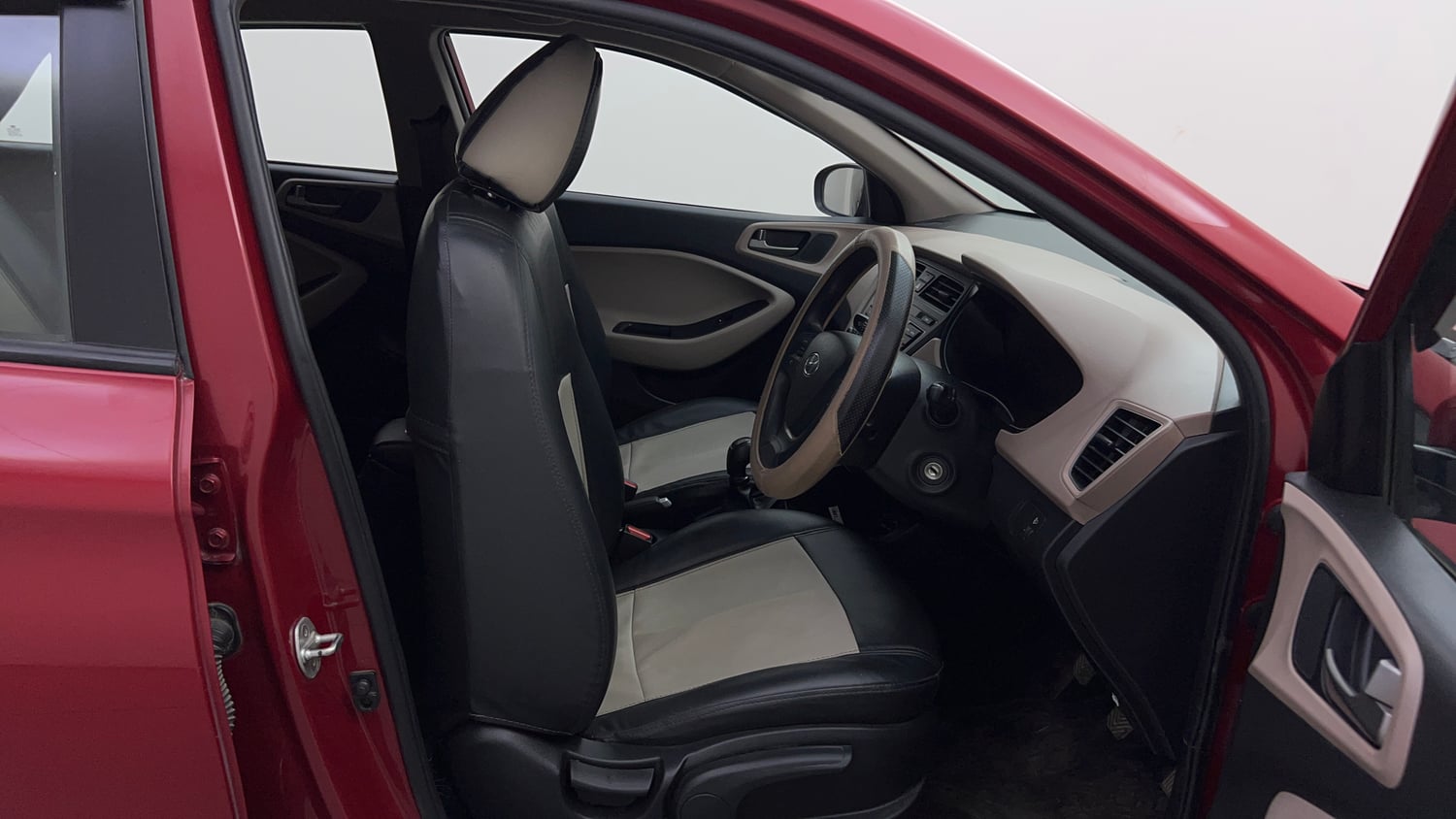Used 2017 Hyundai Elite i20 Sportz 1.2 Petrol Manual interior RIGHT SIDE FRONT DOOR CABIN VIEW