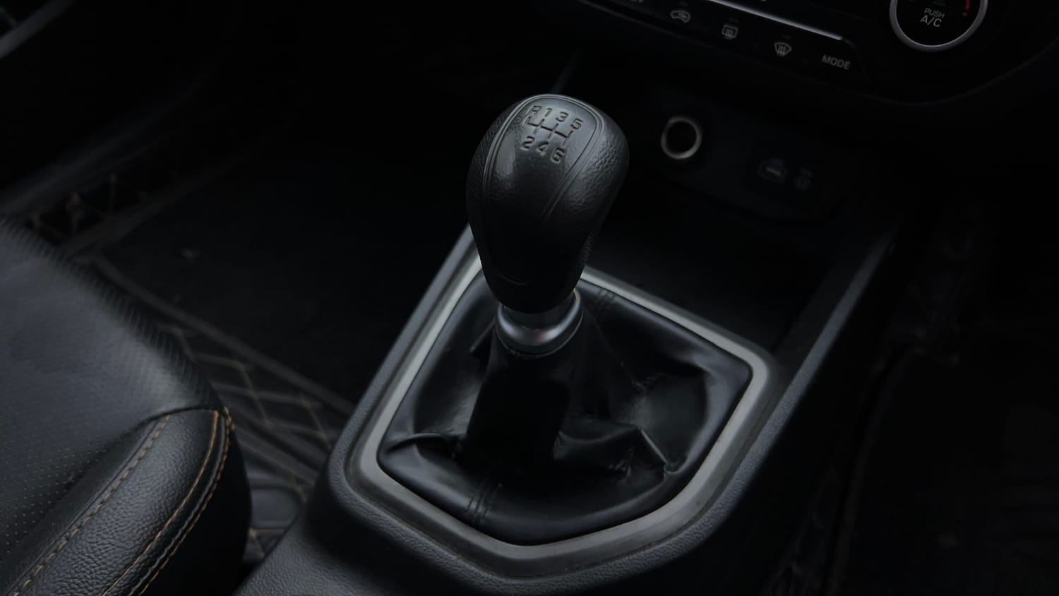 Used 2016 Hyundai Creta 1.6 SX Plus Diesel Manual interior GEAR  KNOB VIEW